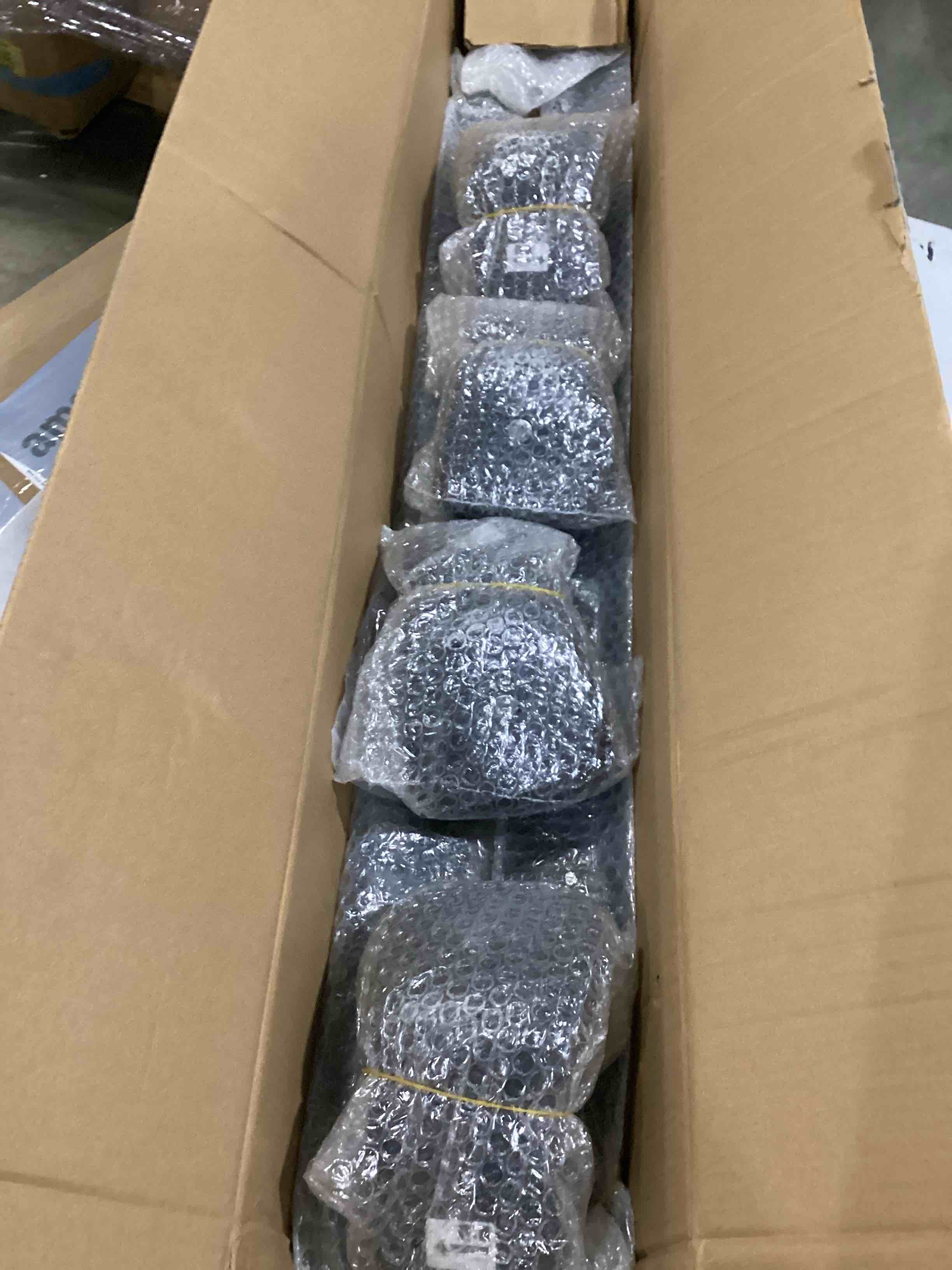 https://s3.amazonaws.com/lotting-images-prod/bidfta/BLU5839571_1718626297059.jpeg