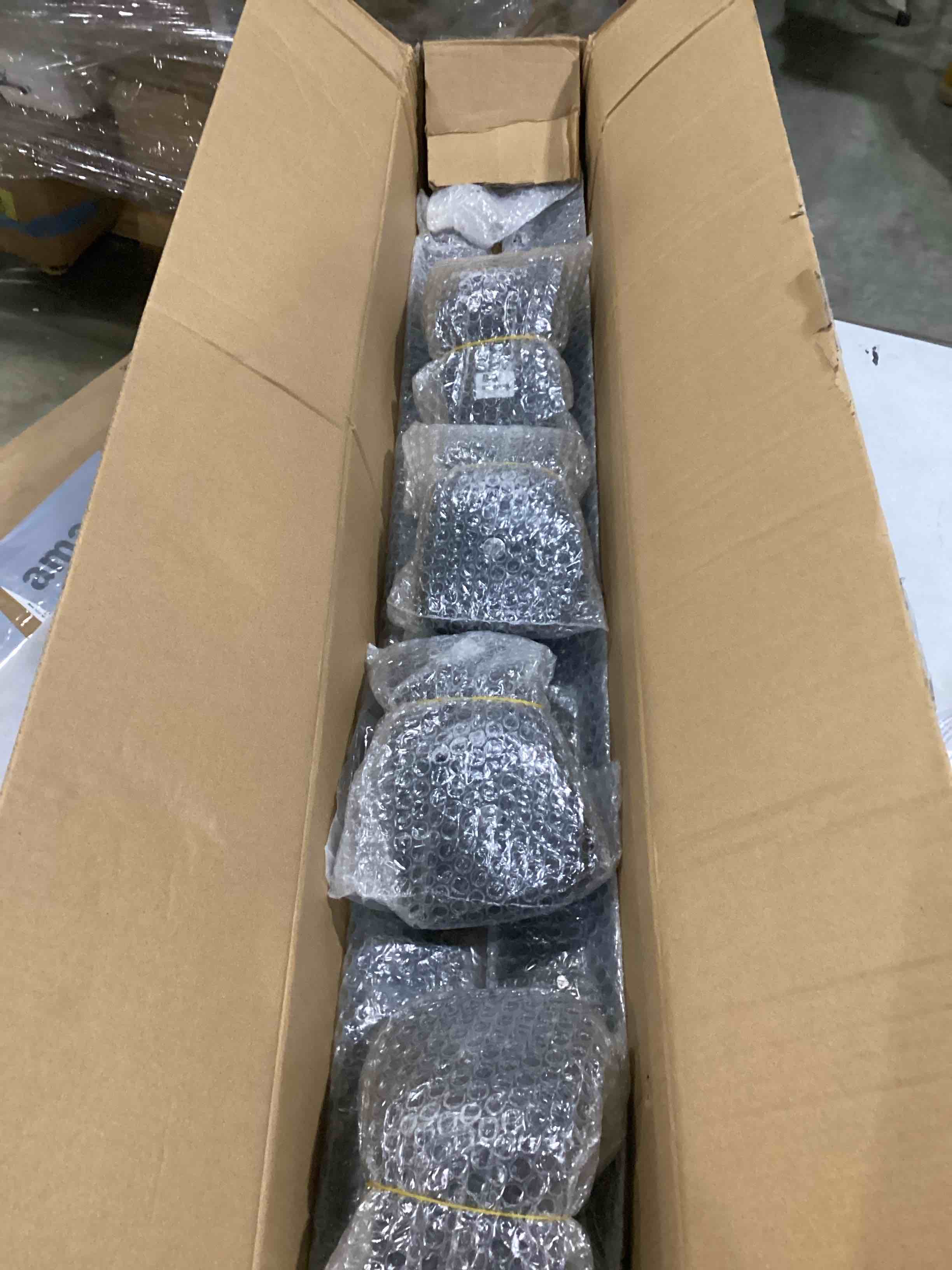 https://s3.amazonaws.com/lotting-images-prod/bidfta/BLU5839571_1718626298116.jpeg