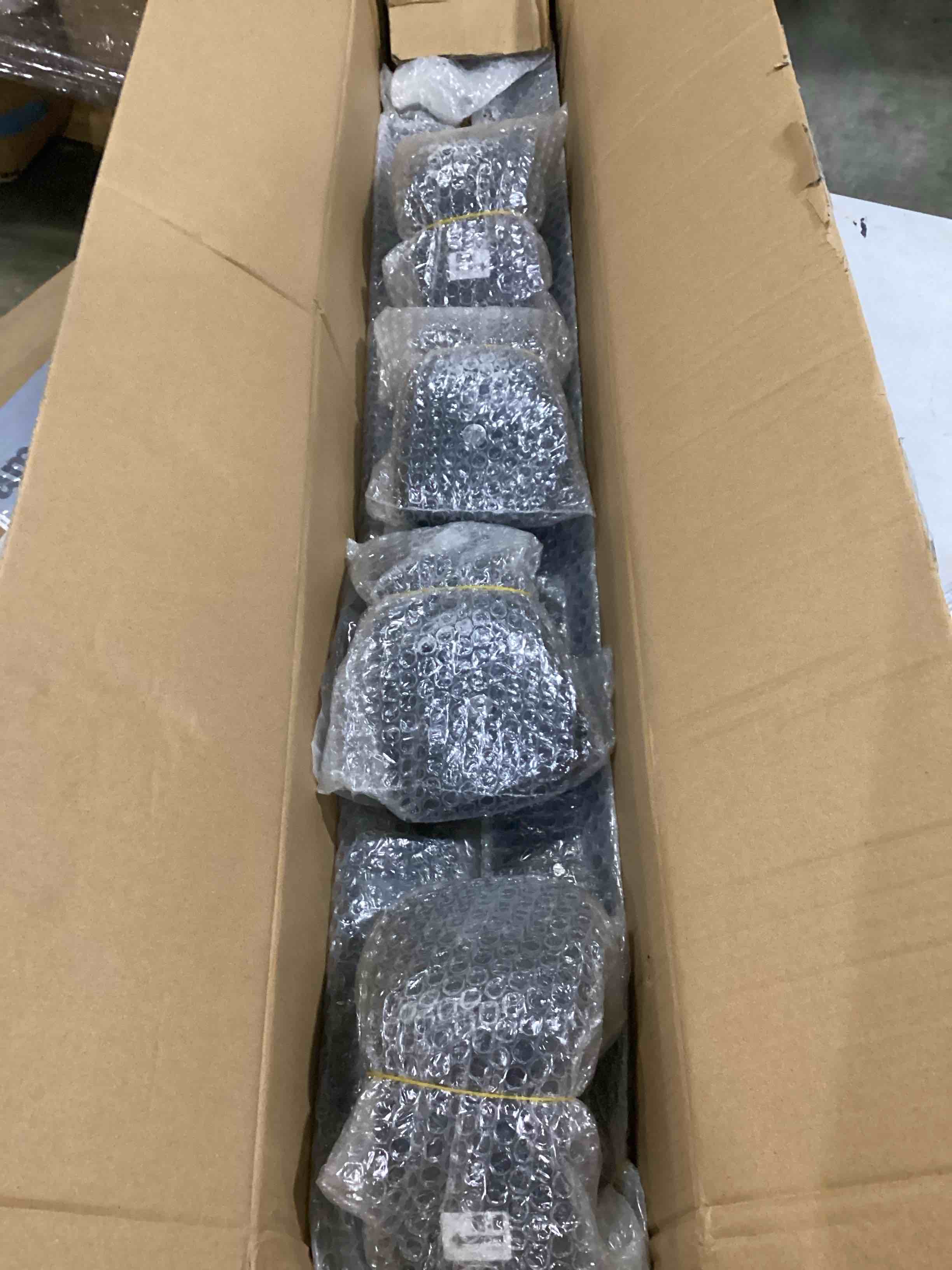 https://s3.amazonaws.com/lotting-images-prod/bidfta/BLU5839571_1718626301552.jpeg