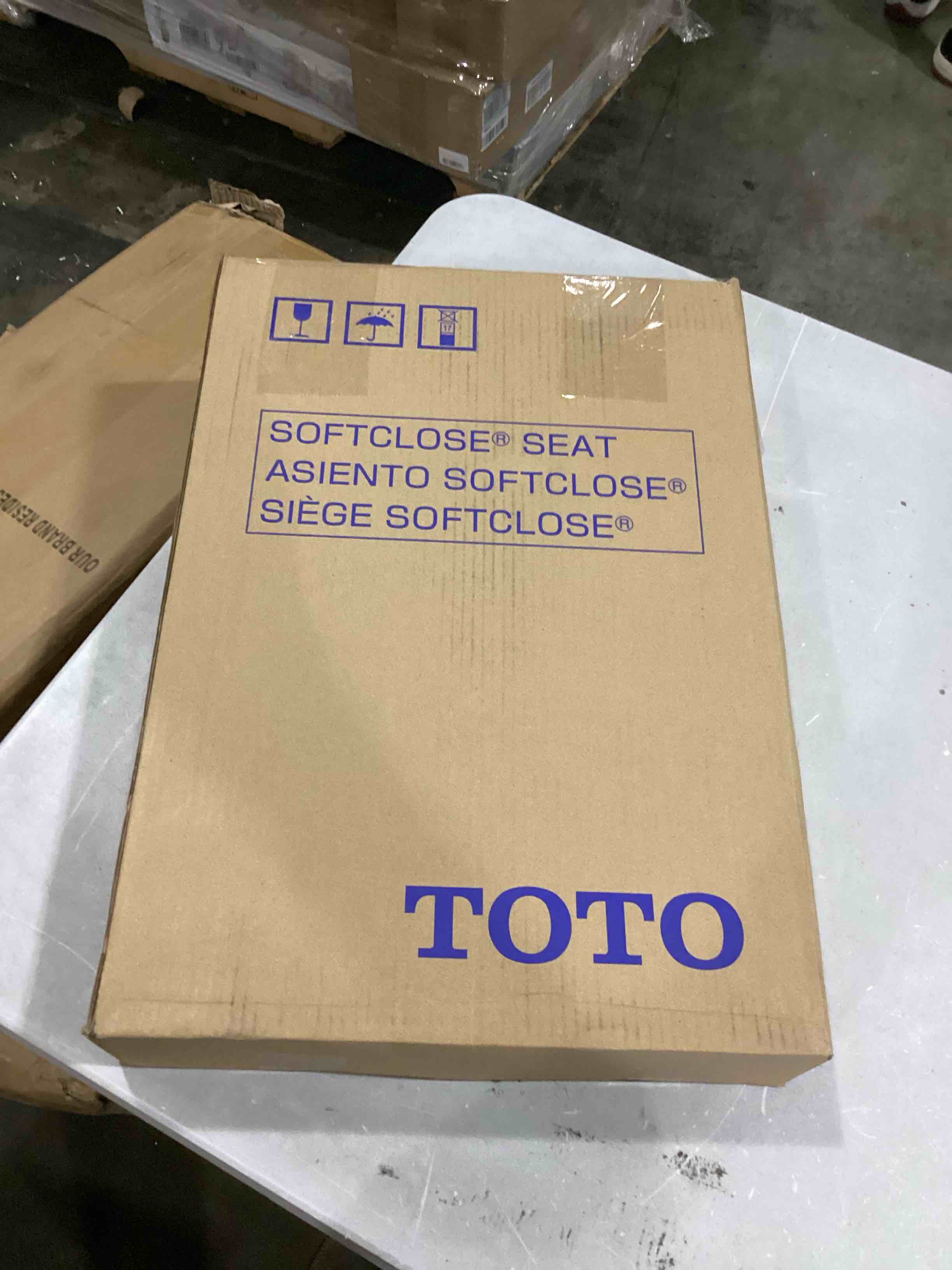 https://s3.amazonaws.com/lotting-images-prod/bidfta/BLU5839842_1718797407747.jpeg
