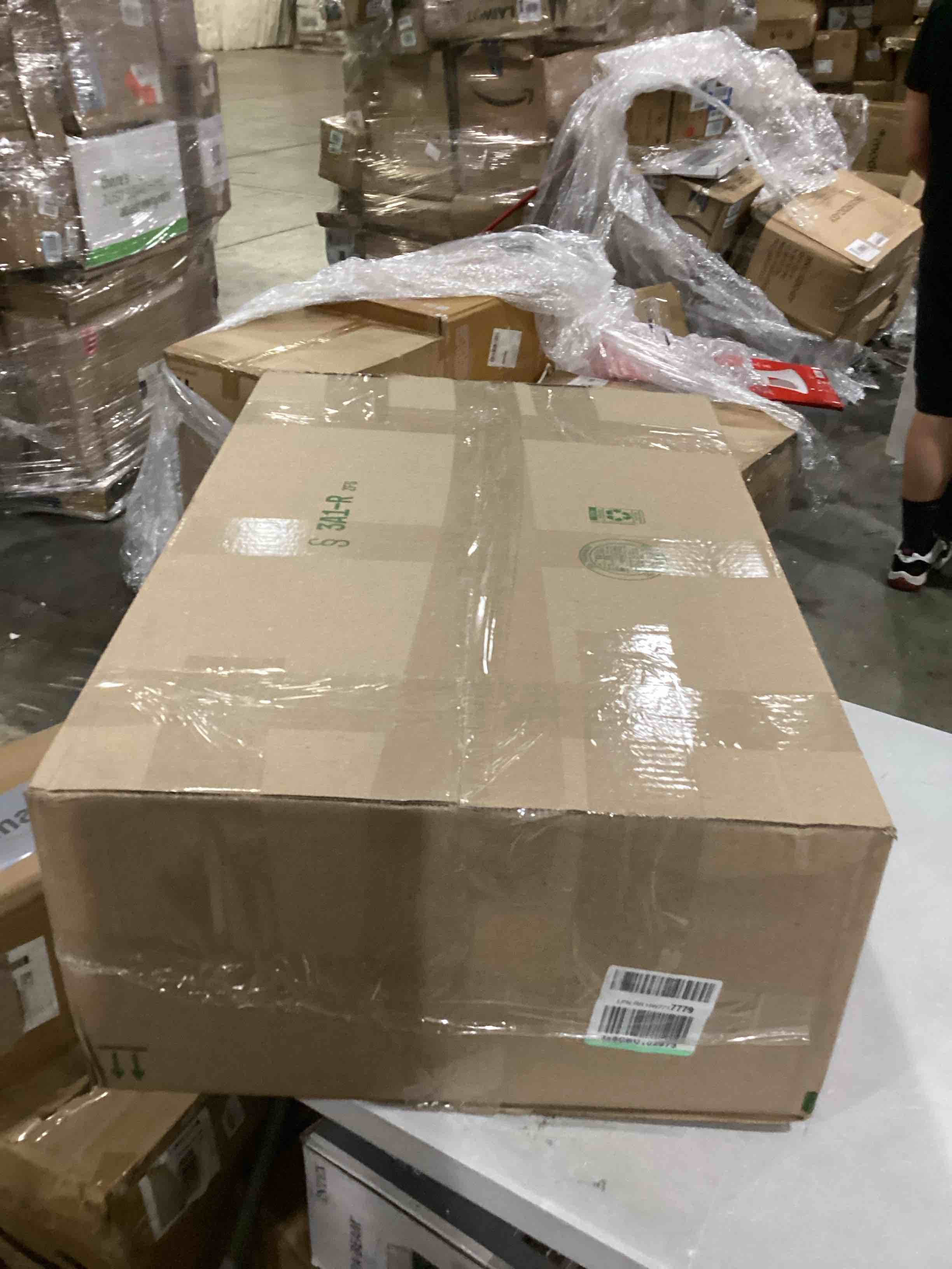 https://s3.amazonaws.com/lotting-images-prod/bidfta/BLU5839883_1718804641778.jpeg