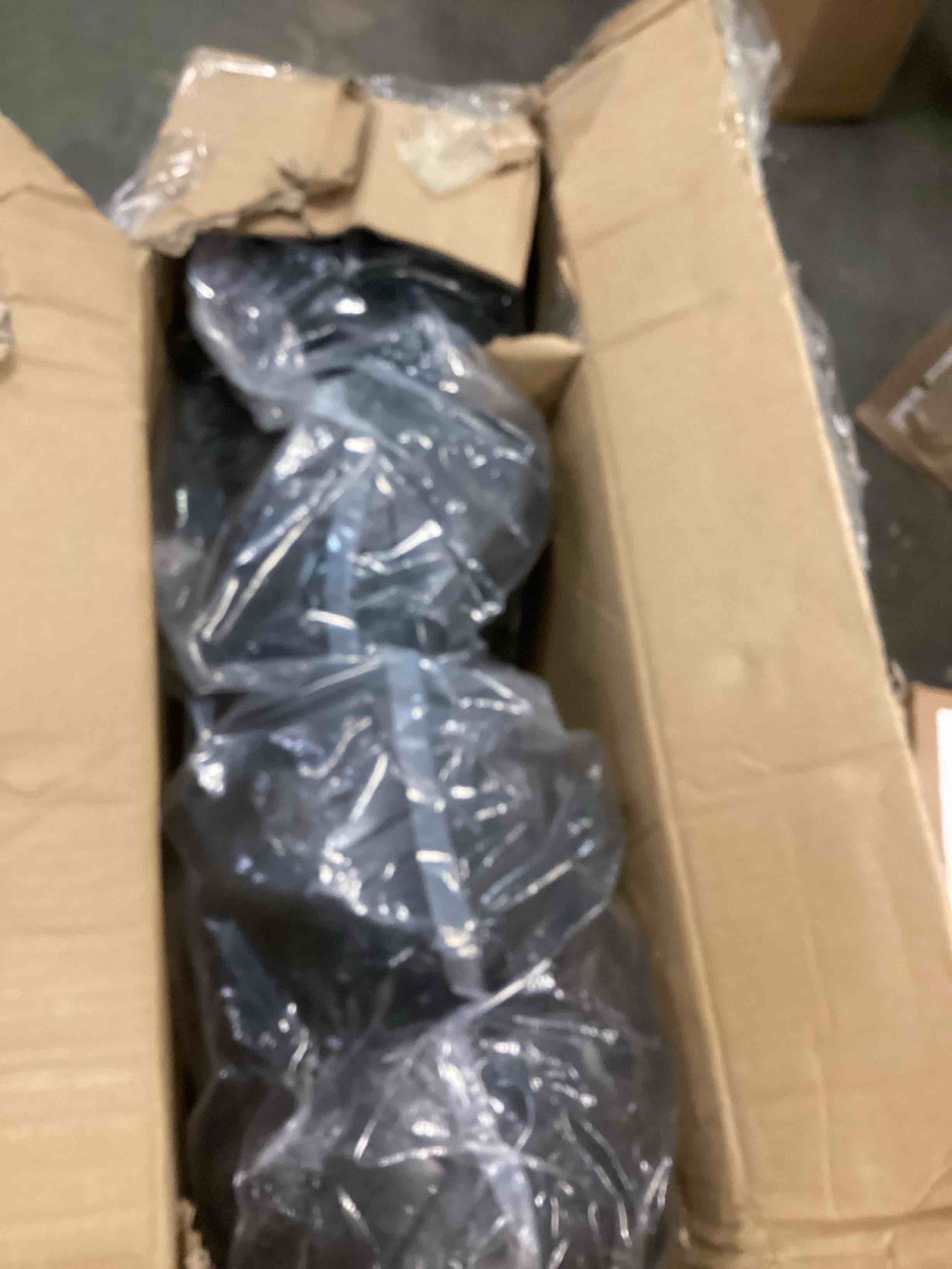 https://s3.amazonaws.com/lotting-images-prod/bidfta/BLU5840412_1710004091527.jpeg