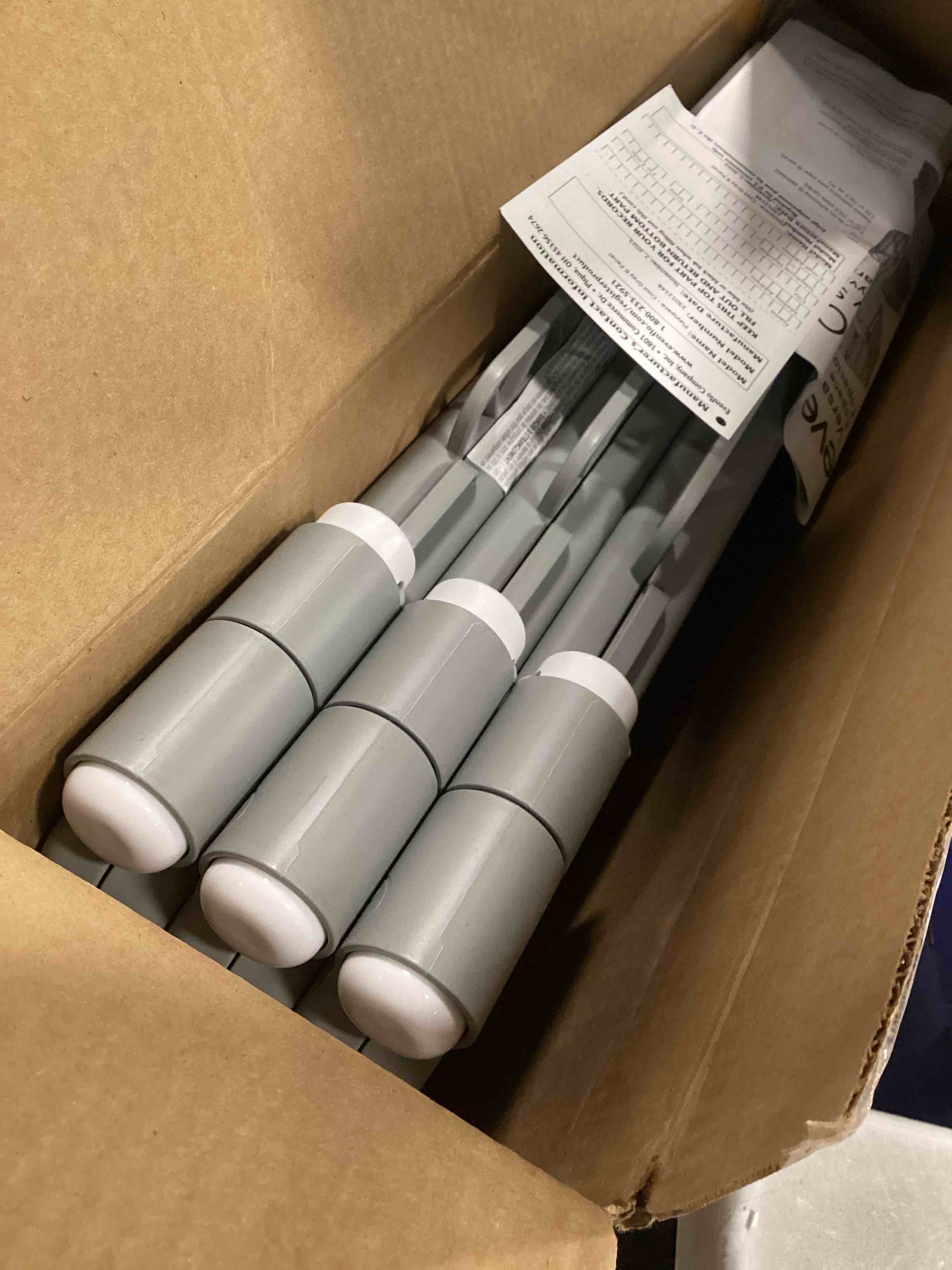 https://s3.amazonaws.com/lotting-images-prod/bidfta/BLU5841233_1710760690053.jpeg