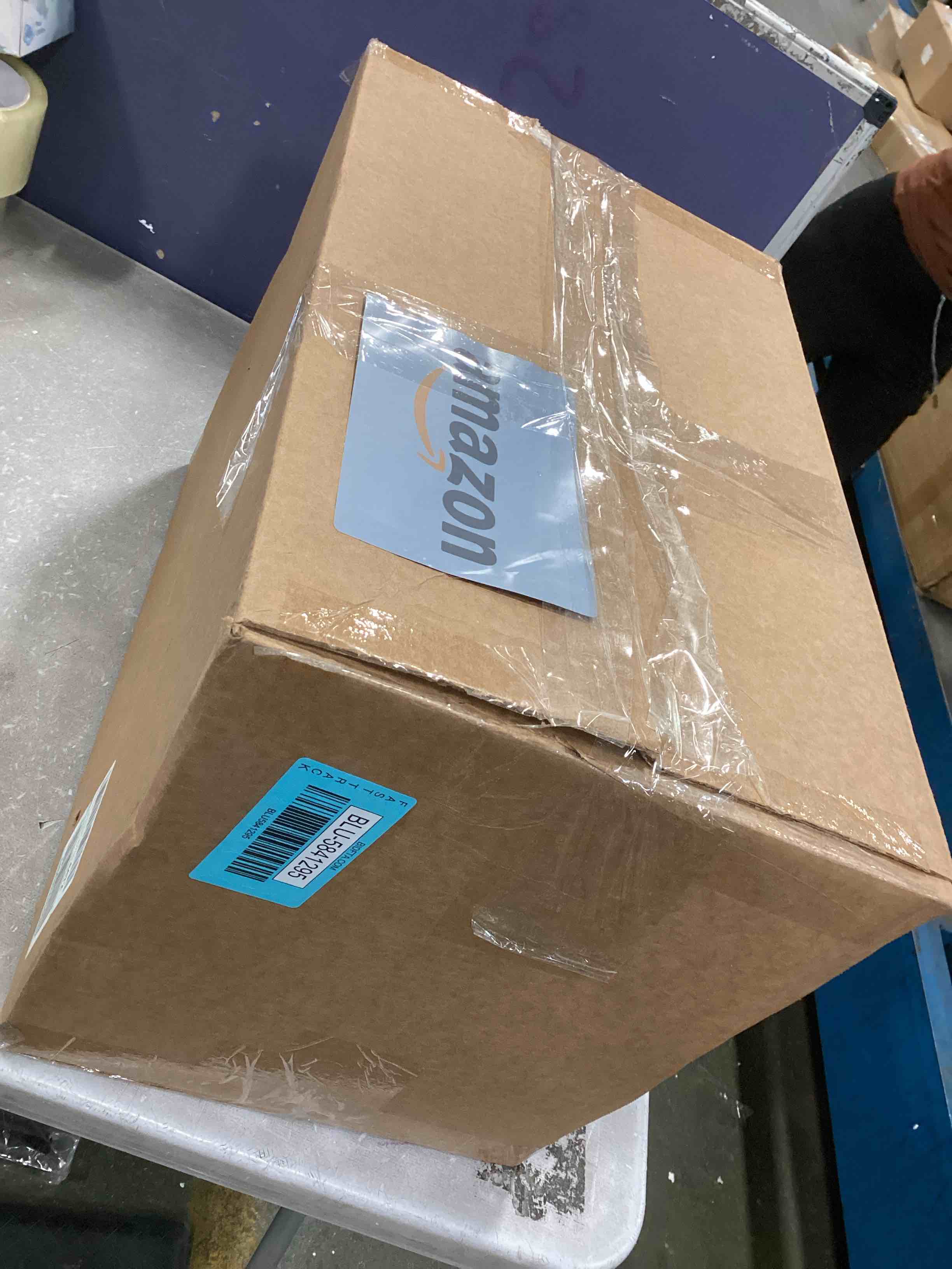 https://s3.amazonaws.com/lotting-images-prod/bidfta/BLU5841295_1710769961846.jpeg