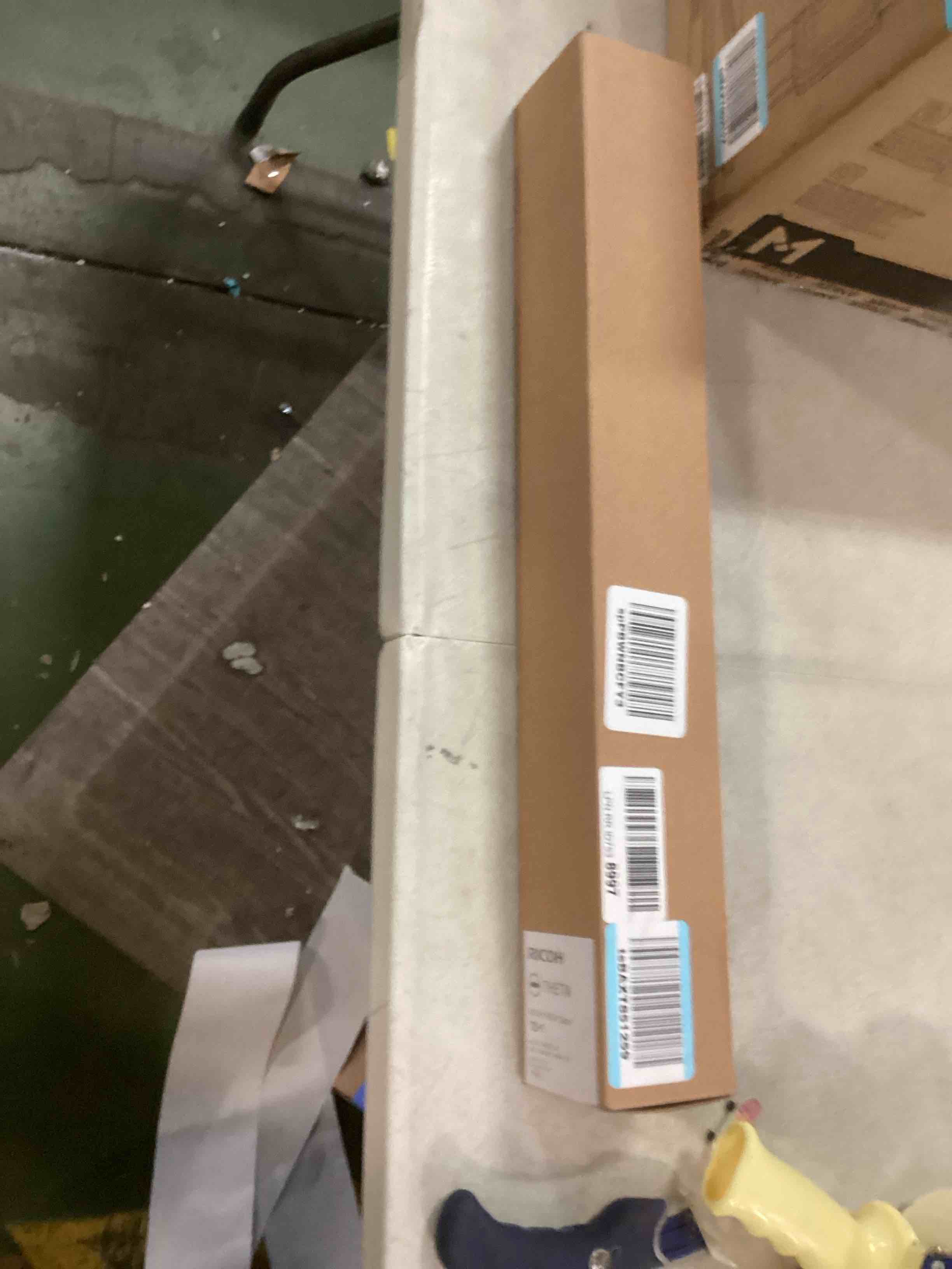 https://s3.amazonaws.com/lotting-images-prod/bidfta/BLU5841553_1709905449052.jpeg