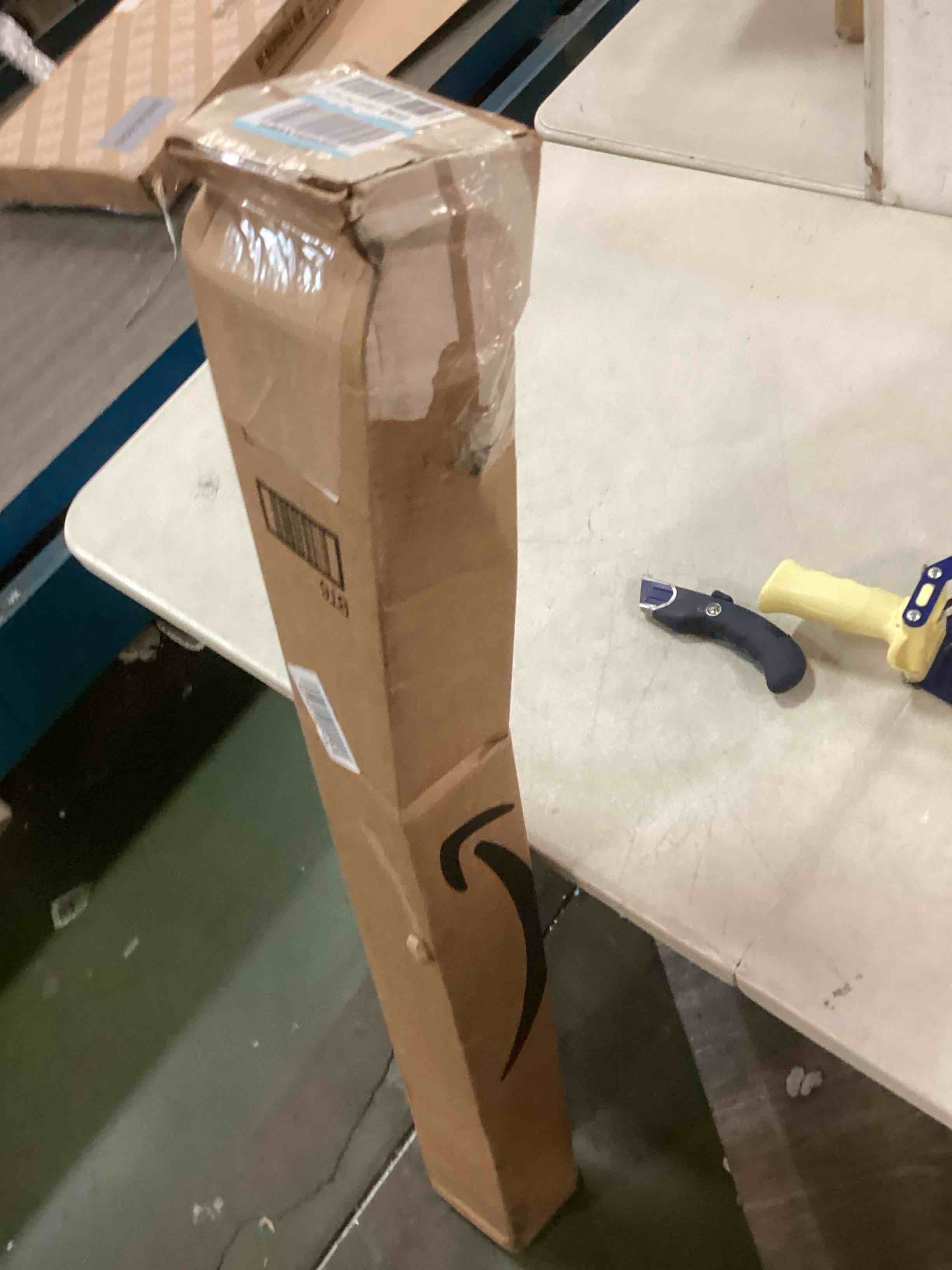 https://s3.amazonaws.com/lotting-images-prod/bidfta/BLU5841616_1709911611071.jpeg