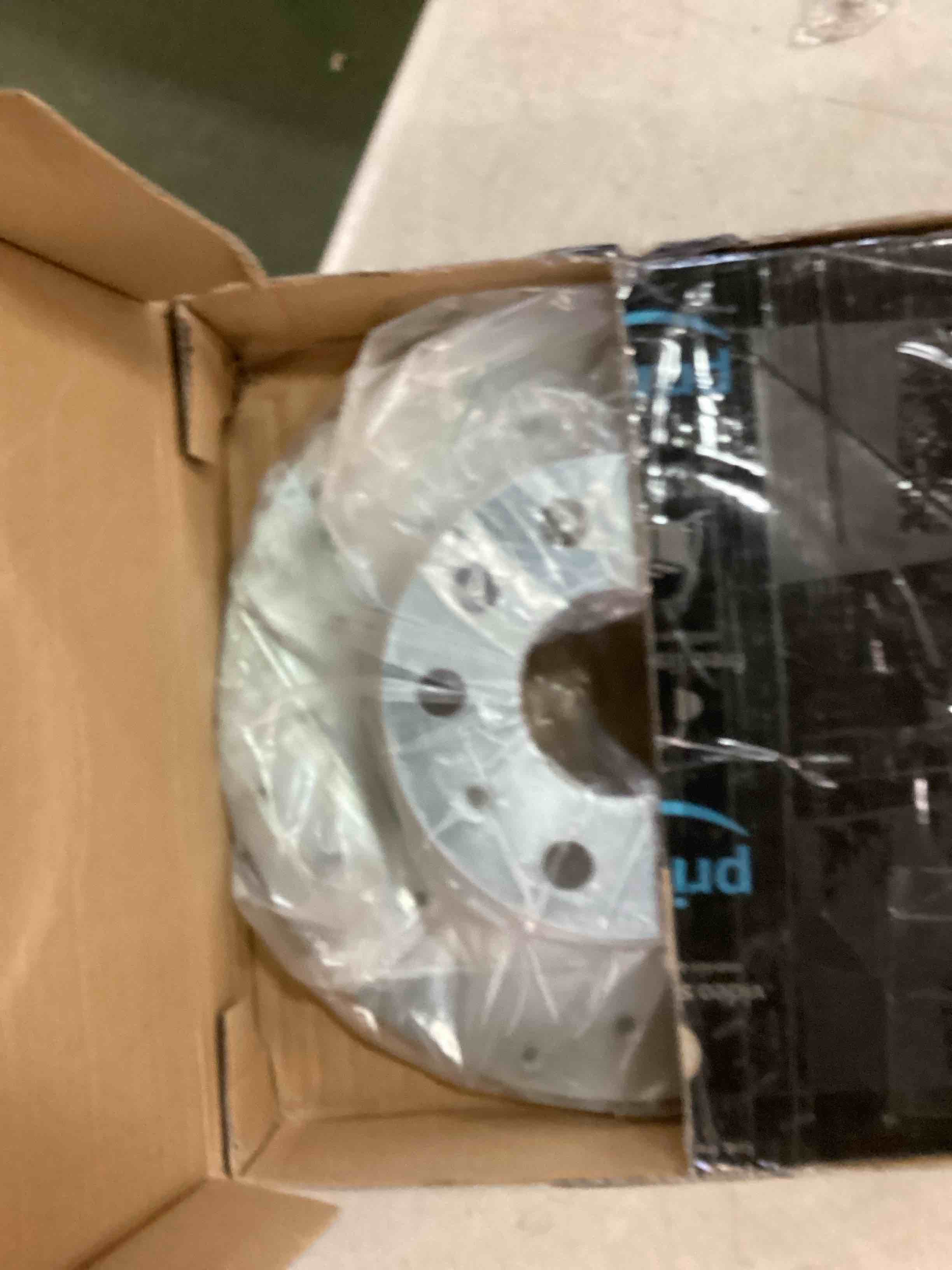 https://s3.amazonaws.com/lotting-images-prod/bidfta/BLU5841794_1709932418155.jpeg