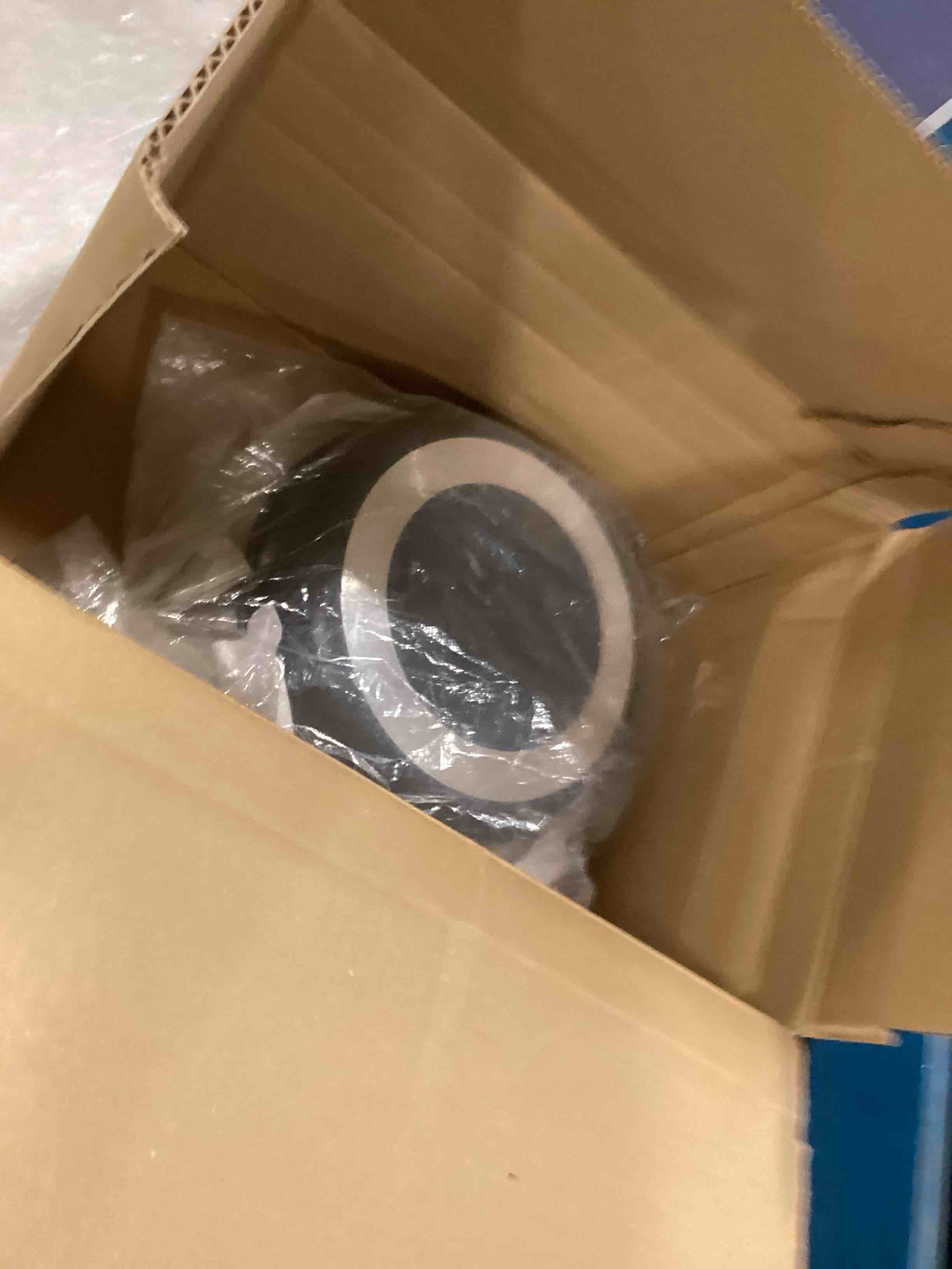 https://s3.amazonaws.com/lotting-images-prod/bidfta/BLU5841858_1709991524166.jpeg