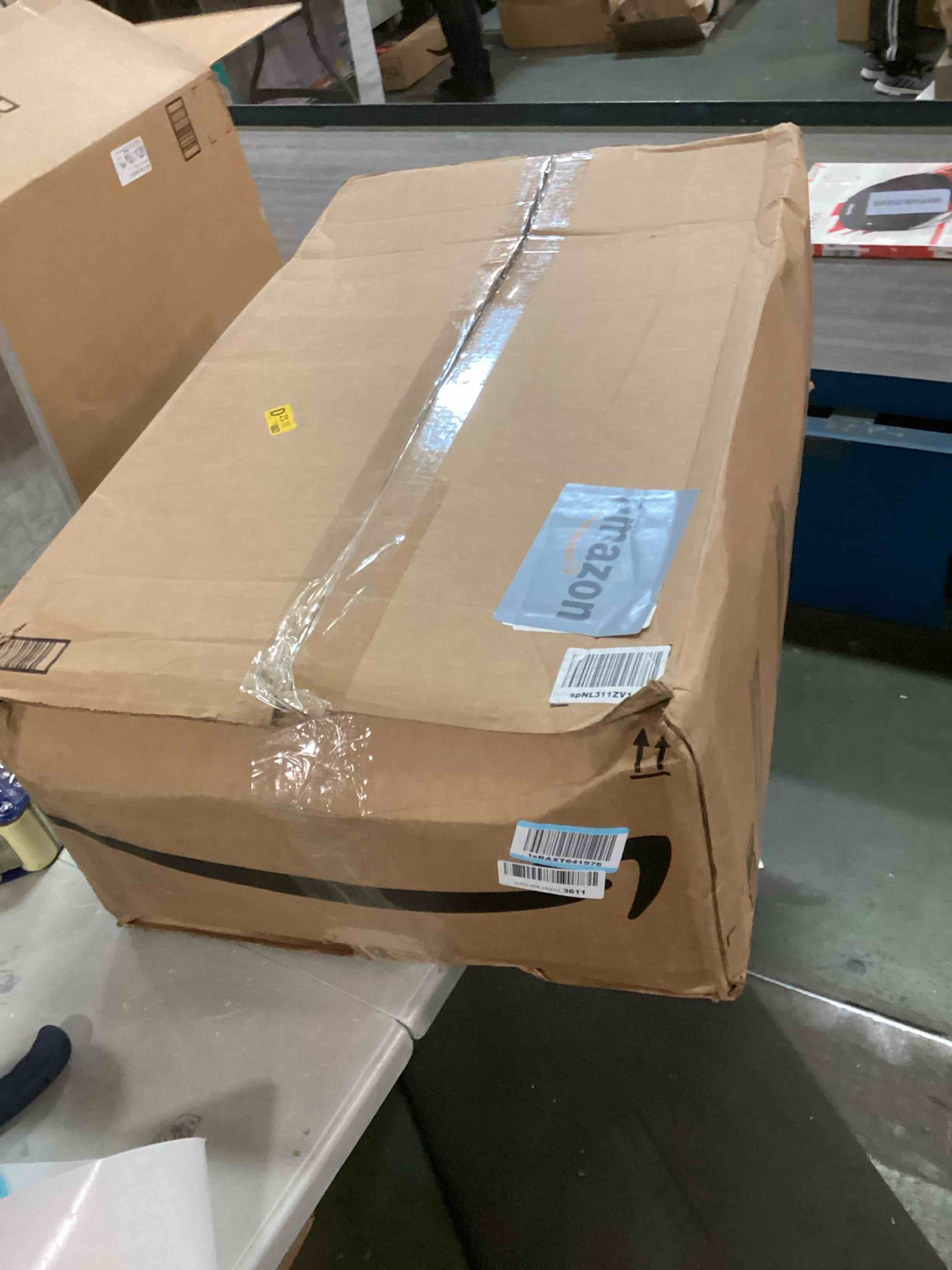 https://s3.amazonaws.com/lotting-images-prod/bidfta/BLU5842021_1710156695431.jpeg