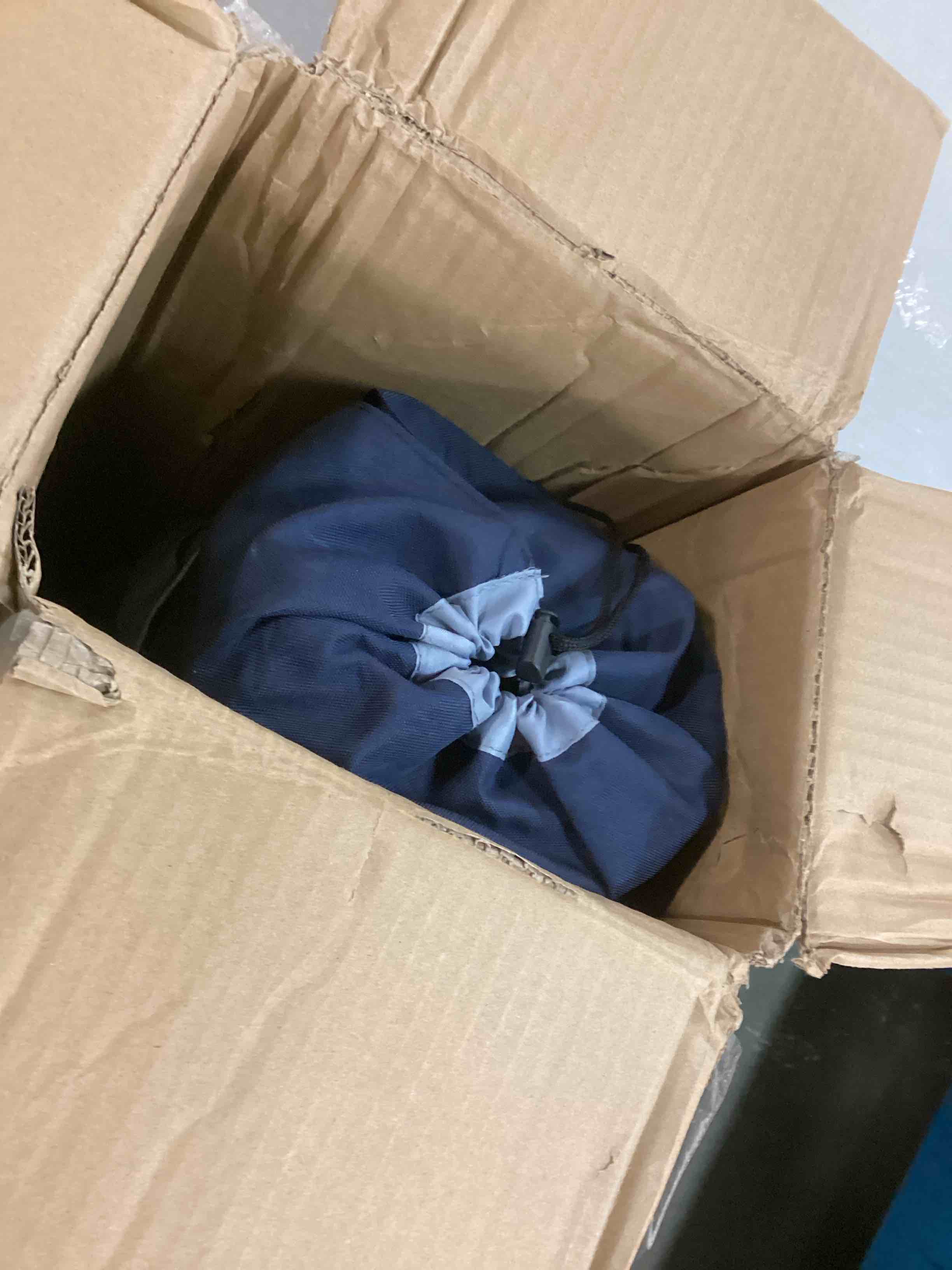 https://s3.amazonaws.com/lotting-images-prod/bidfta/BLU5842022_1710156845049.jpeg