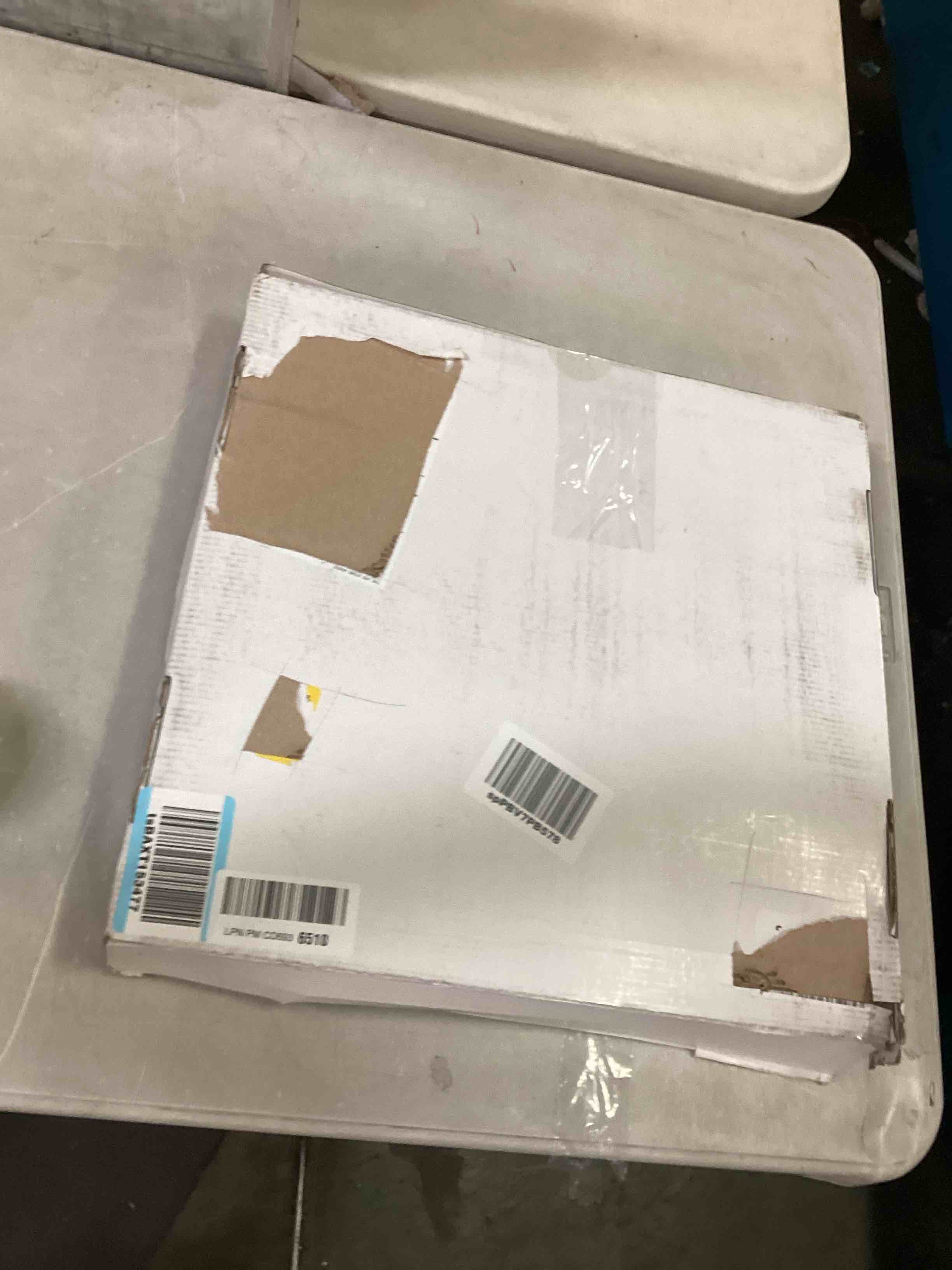 https://s3.amazonaws.com/lotting-images-prod/bidfta/BLU5842181_1710174679928.jpeg