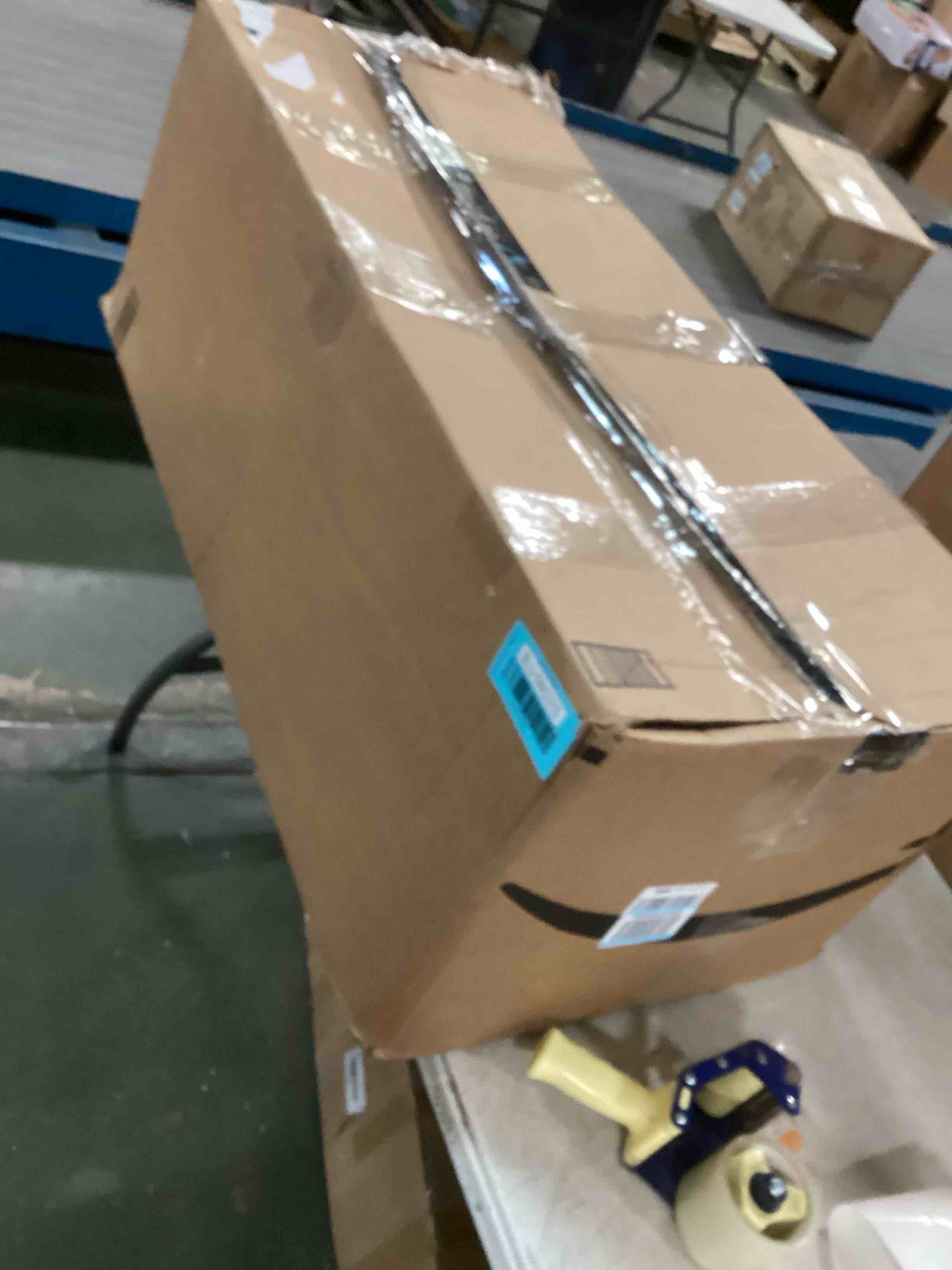 https://s3.amazonaws.com/lotting-images-prod/bidfta/BLU5842315_1710242731180.jpeg