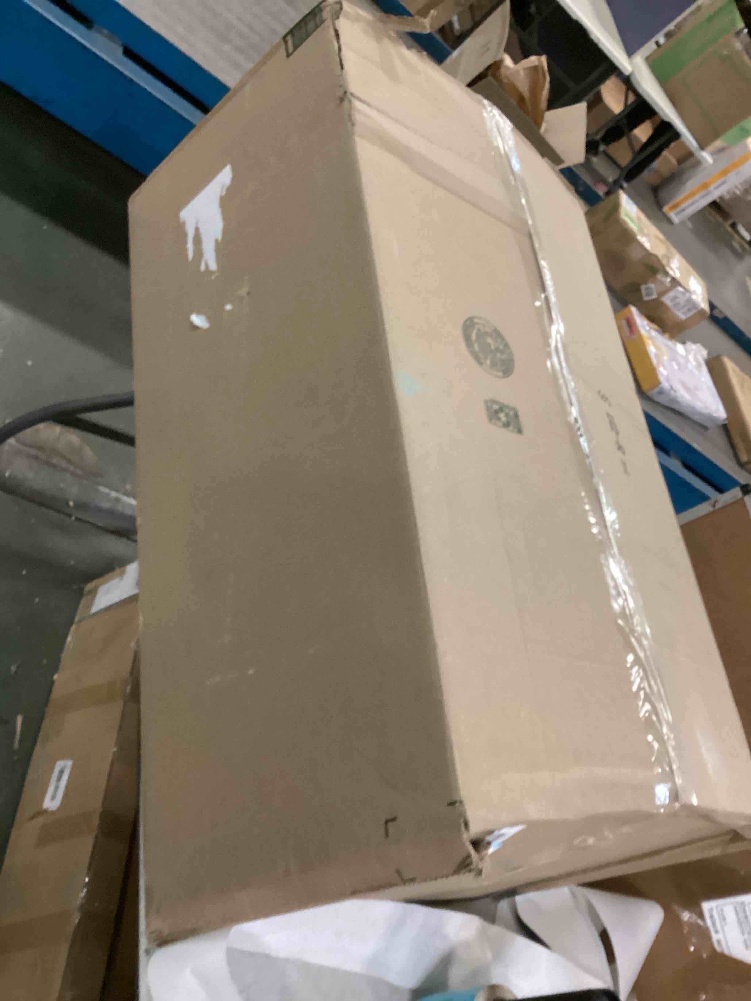https://s3.amazonaws.com/lotting-images-prod/bidfta/BLU5842380_1710248884103.jpeg