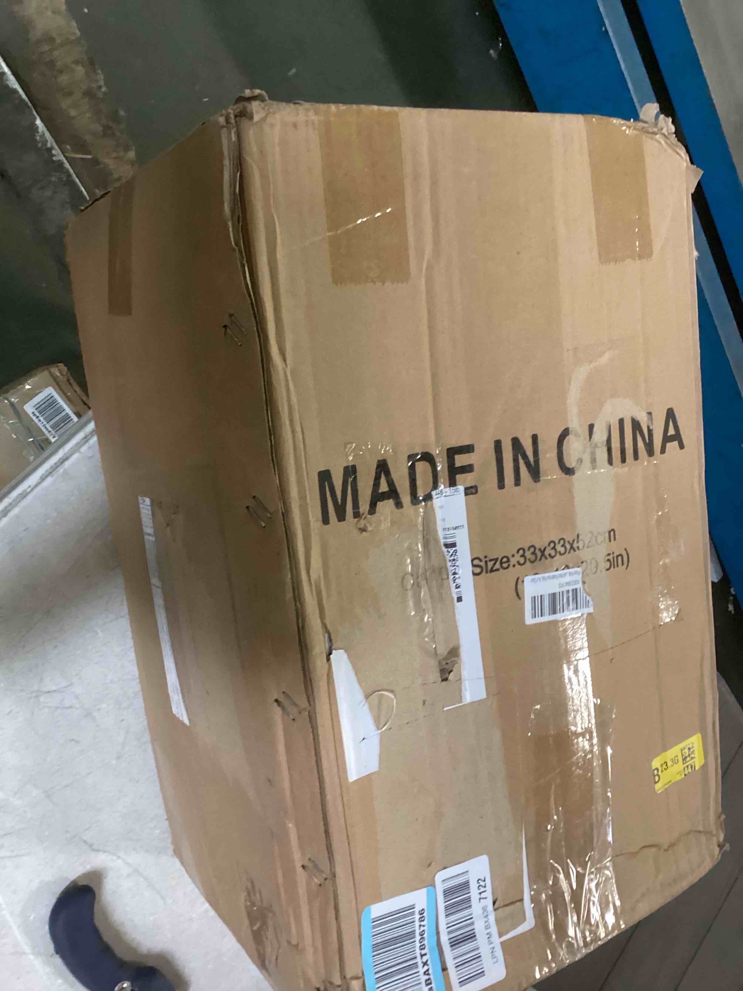 https://s3.amazonaws.com/lotting-images-prod/bidfta/BLU5842508_1710263750393.jpeg
