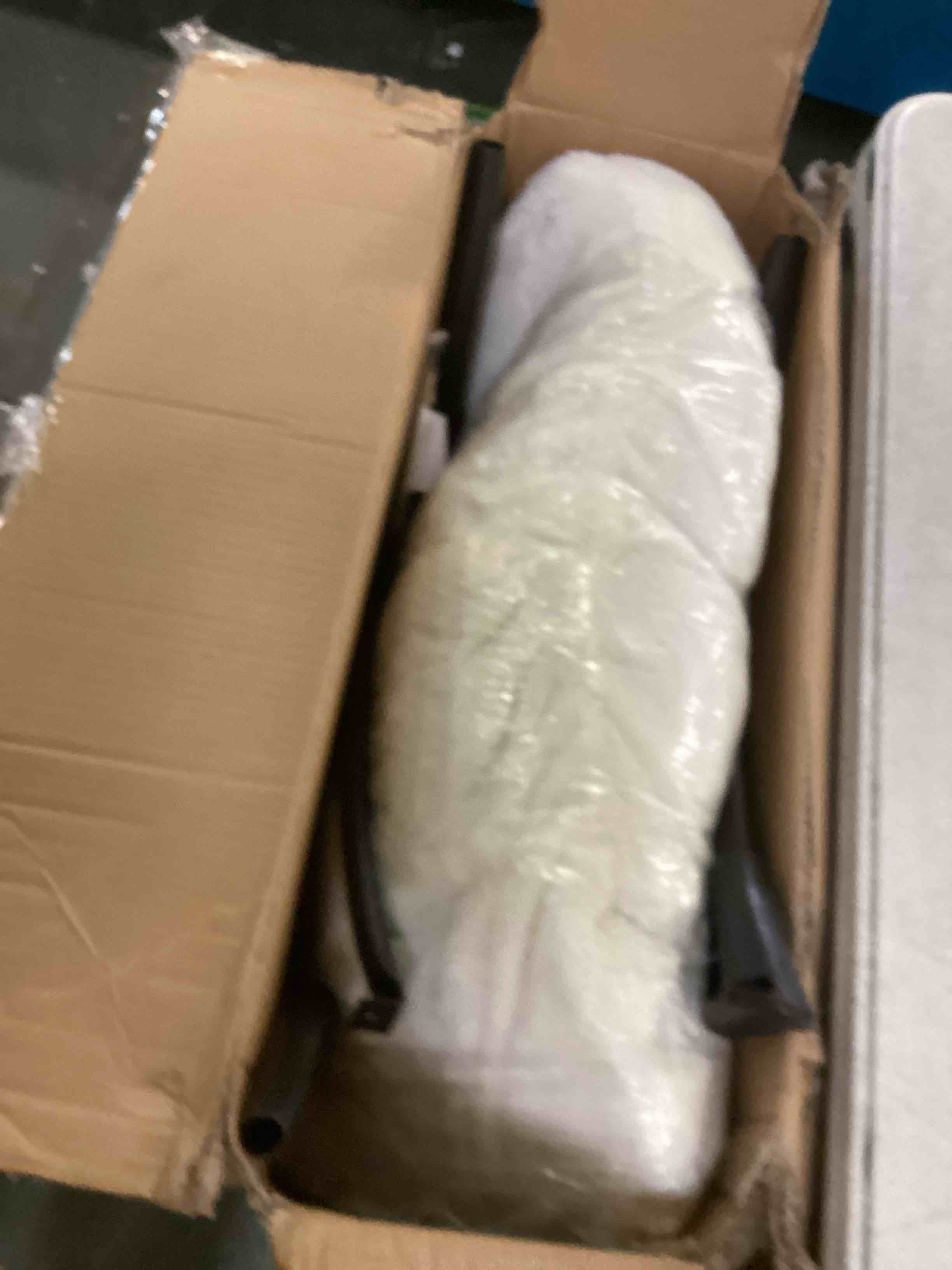 https://s3.amazonaws.com/lotting-images-prod/bidfta/BLU5842609_1710274186198.jpeg