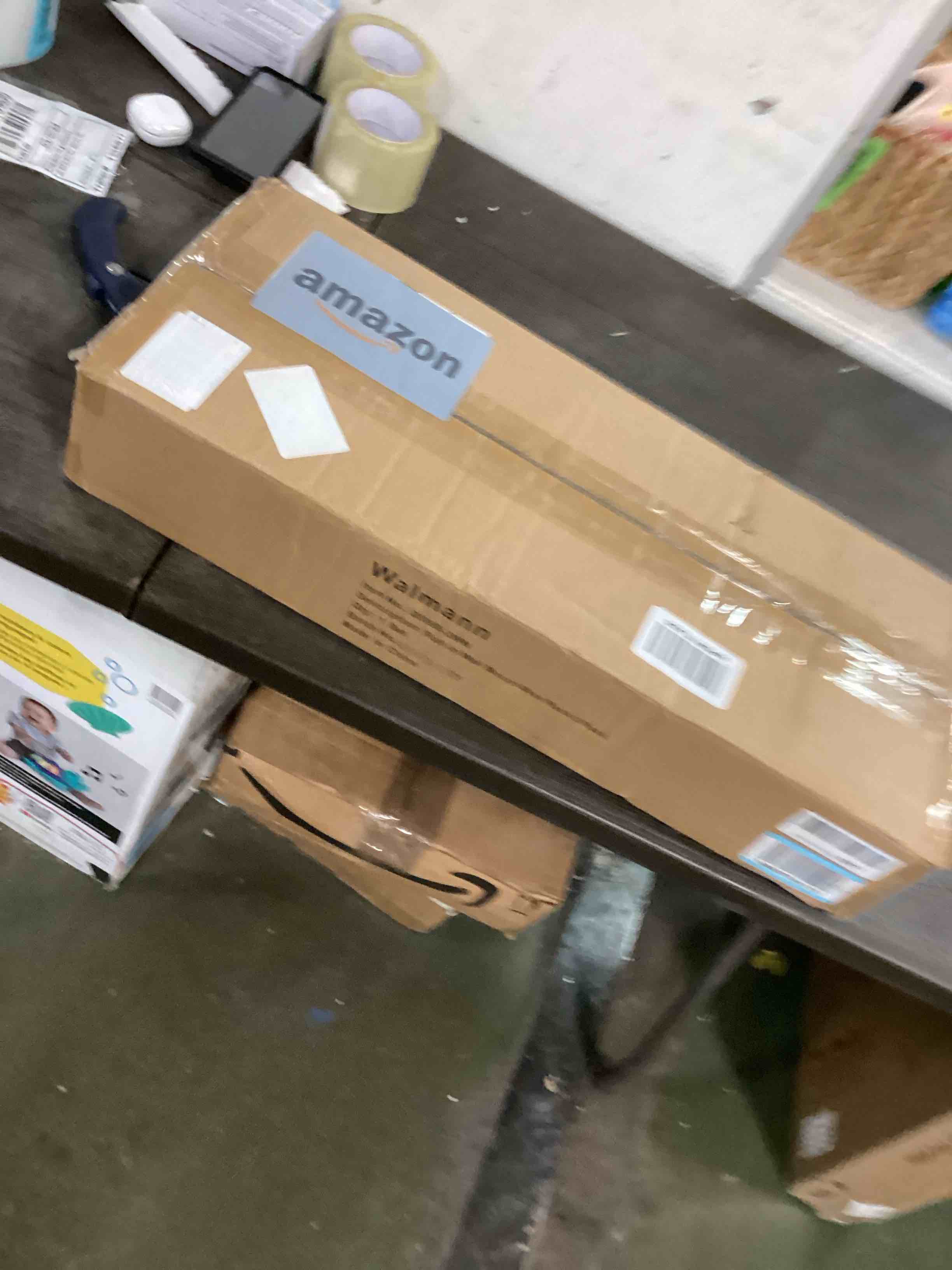 https://s3.amazonaws.com/lotting-images-prod/bidfta/BLU5842621_1710328569416.jpeg