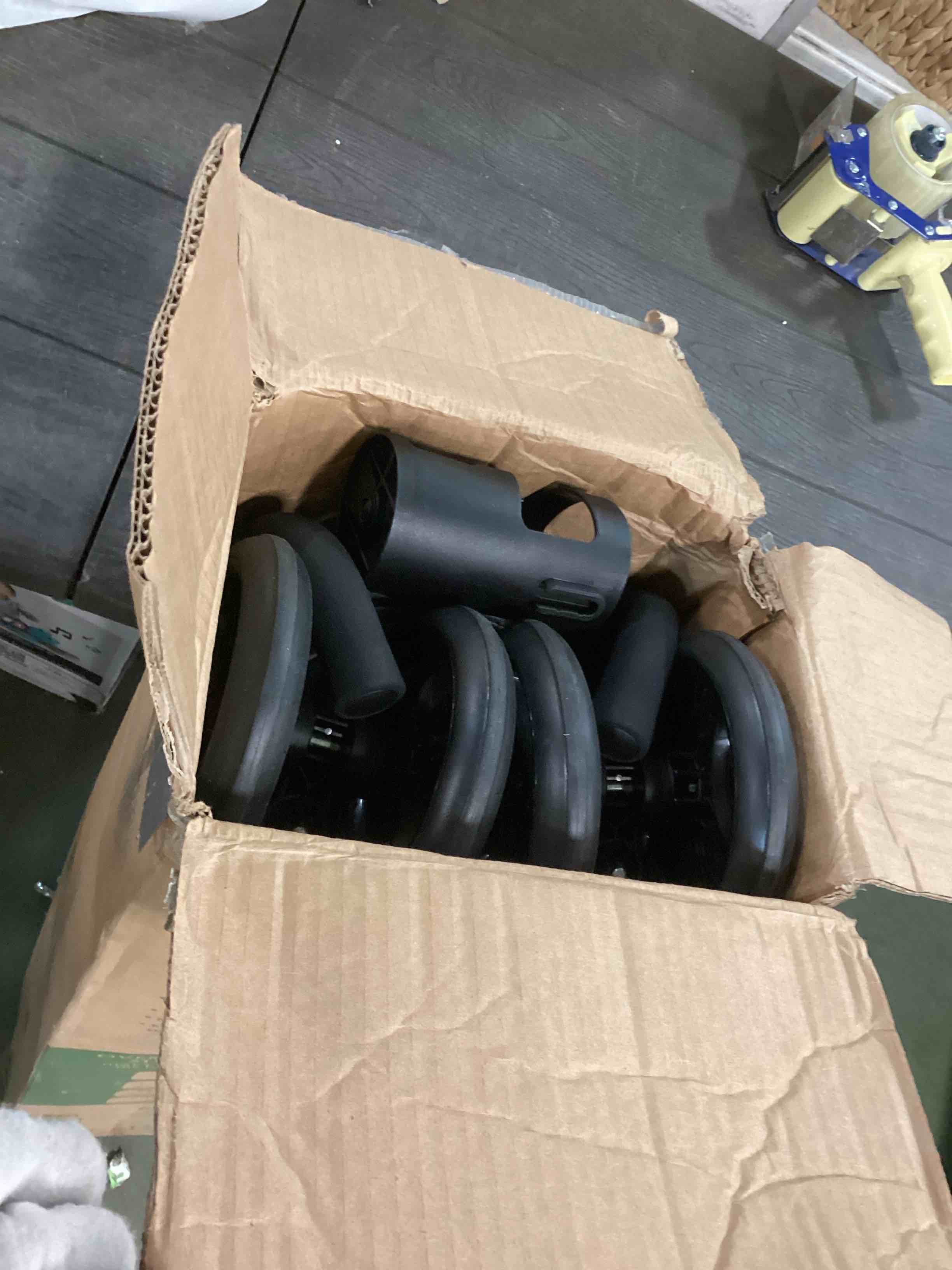 https://s3.amazonaws.com/lotting-images-prod/bidfta/BLU5842658_1710333295188.jpeg