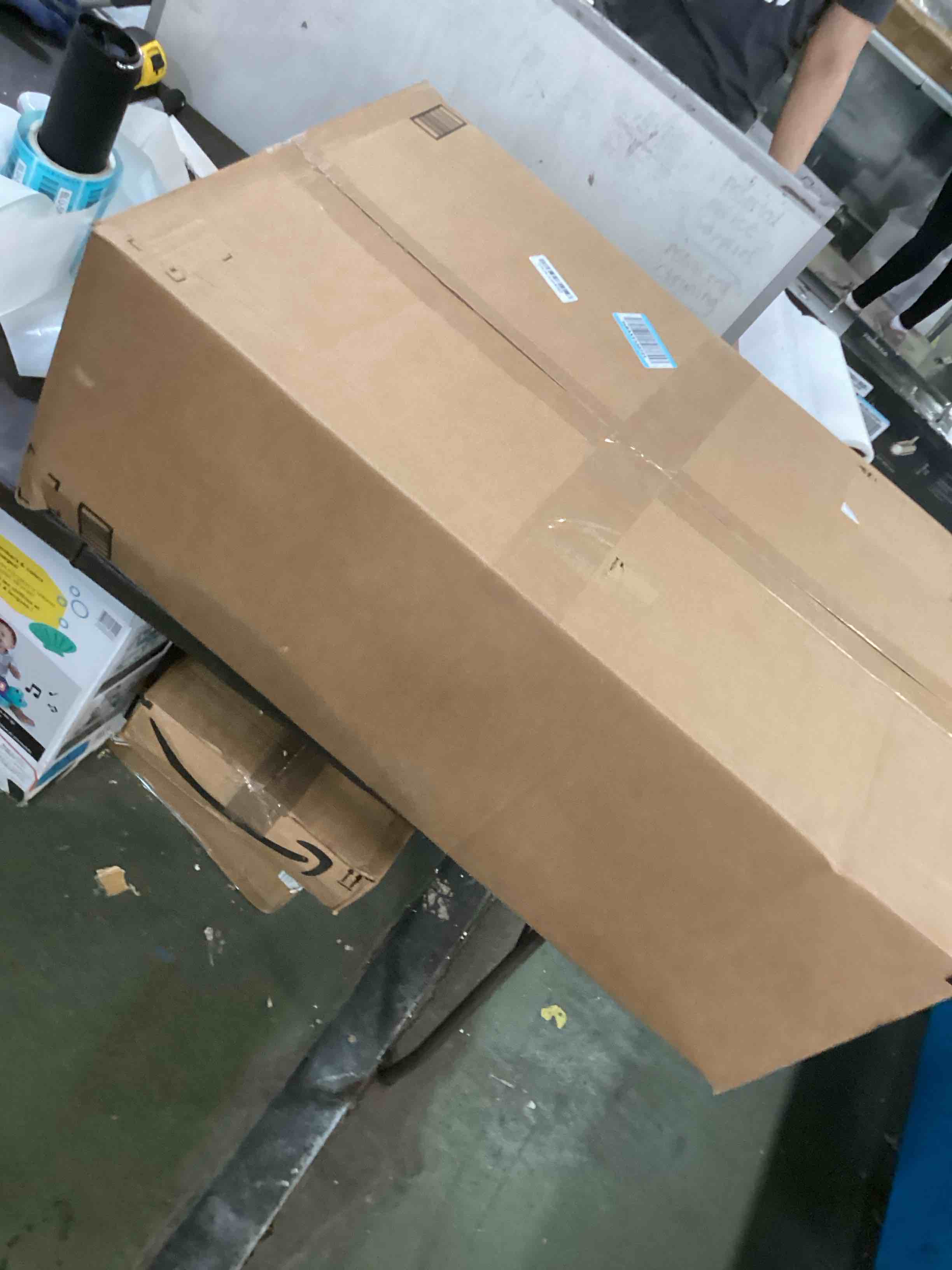 https://s3.amazonaws.com/lotting-images-prod/bidfta/BLU5842714_1710340378714.jpeg
