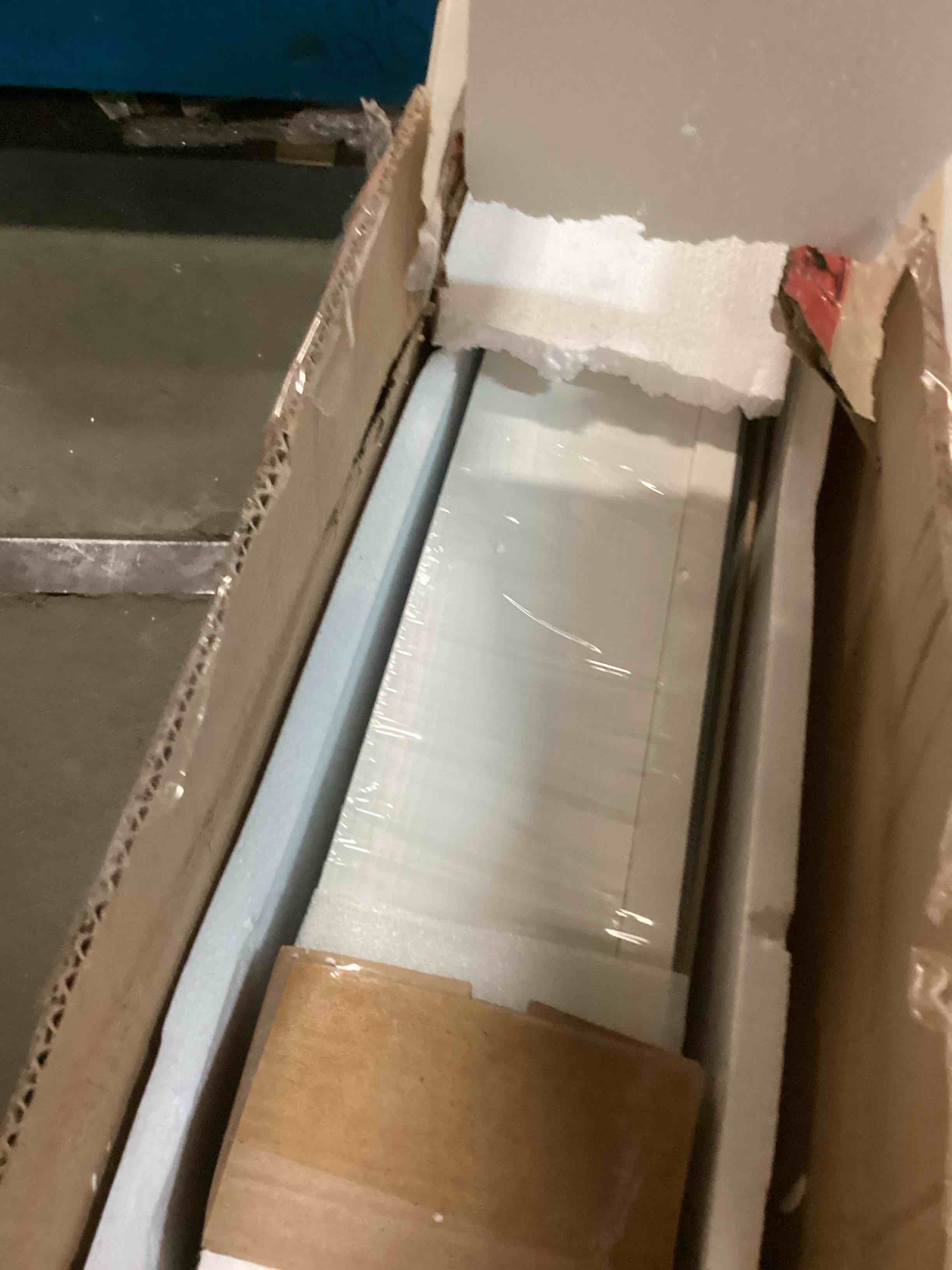 https://s3.amazonaws.com/lotting-images-prod/bidfta/BLU5842898_1710417632667.jpeg