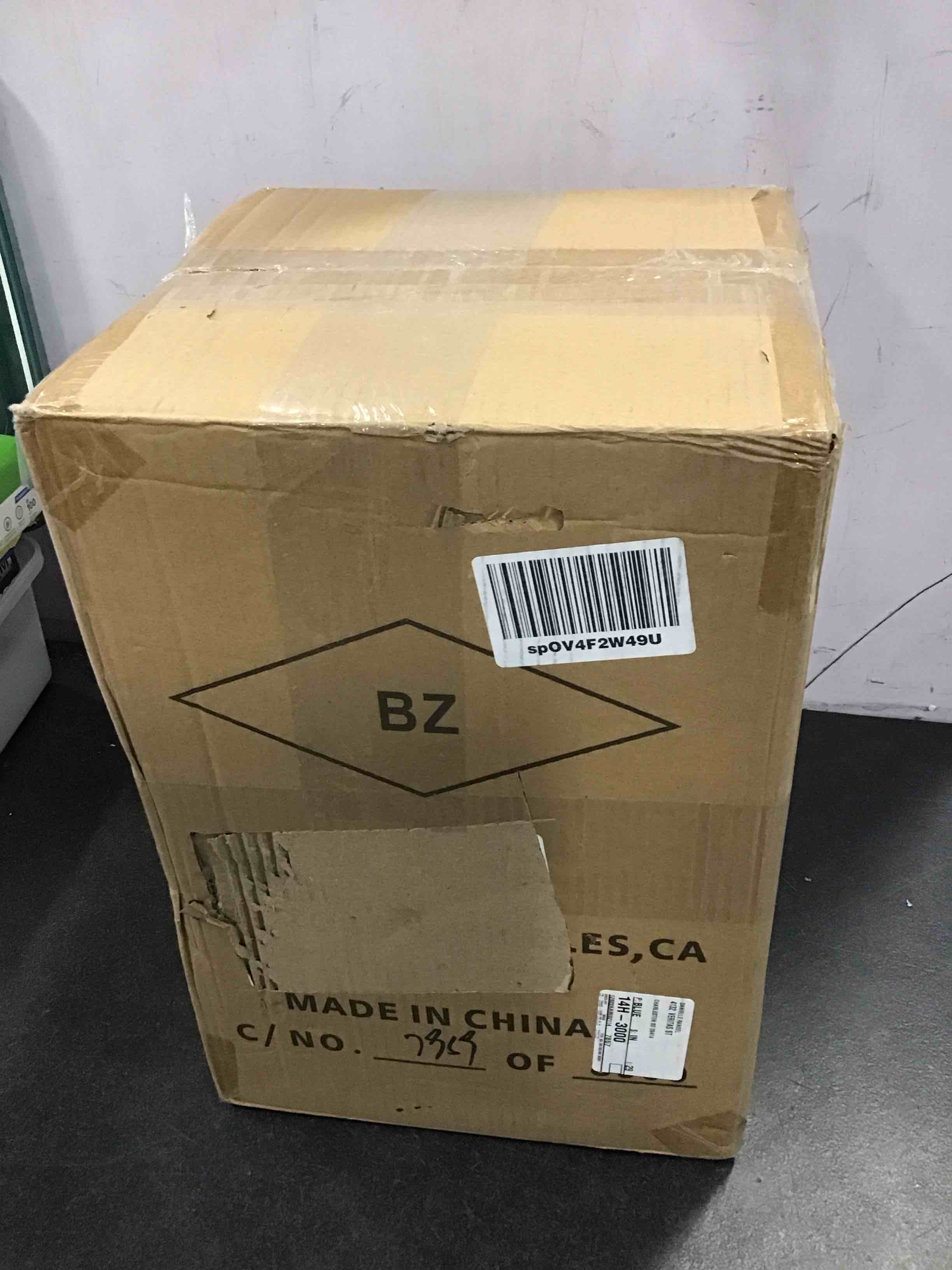 https://s3.amazonaws.com/lotting-images-prod/bidfta/BLU5843315_1710186723593.jpeg