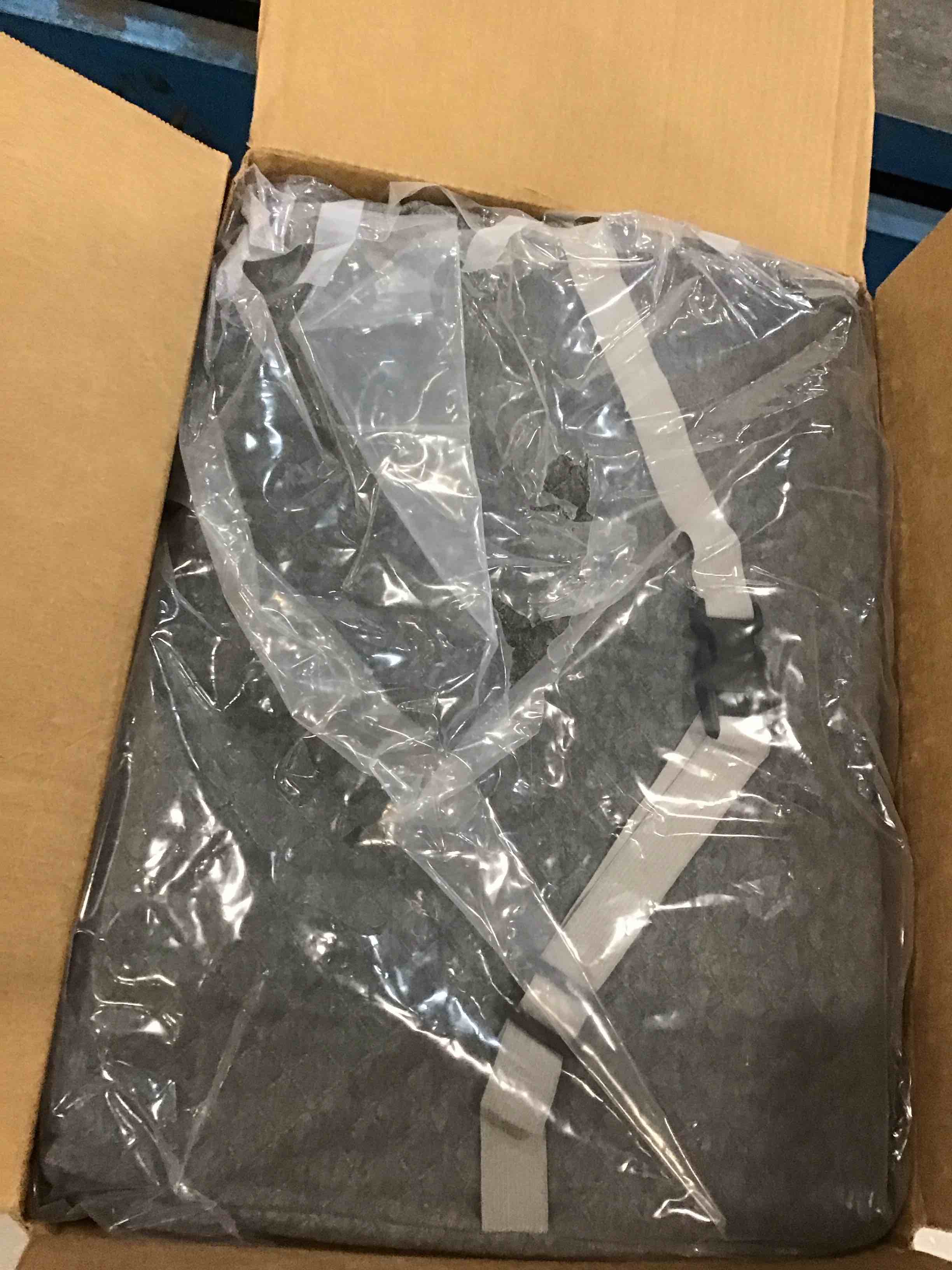 https://s3.amazonaws.com/lotting-images-prod/bidfta/BLU5843927_1710423091925.jpeg