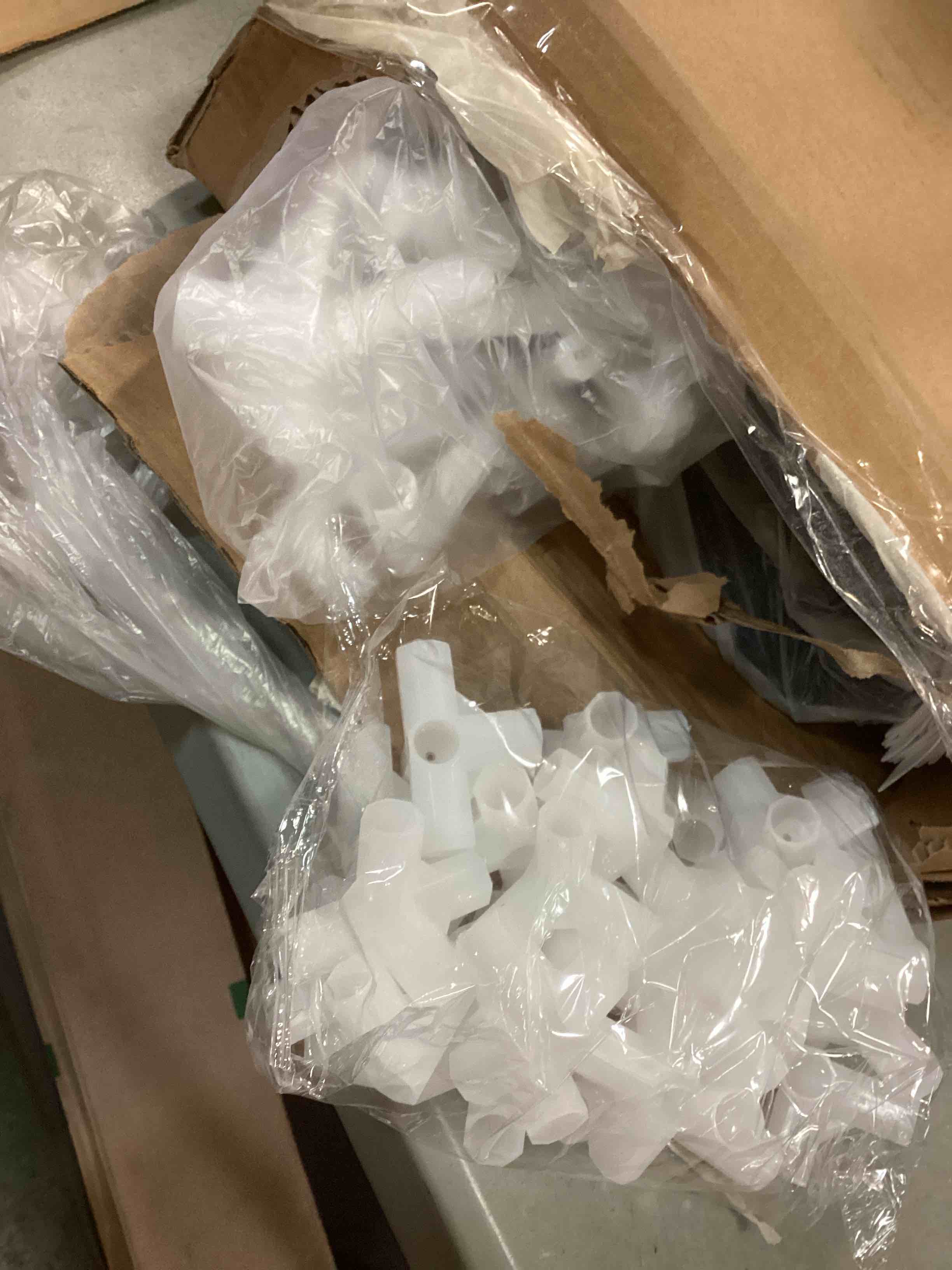 https://s3.amazonaws.com/lotting-images-prod/bidfta/BLU5844957_1710182468320.jpeg