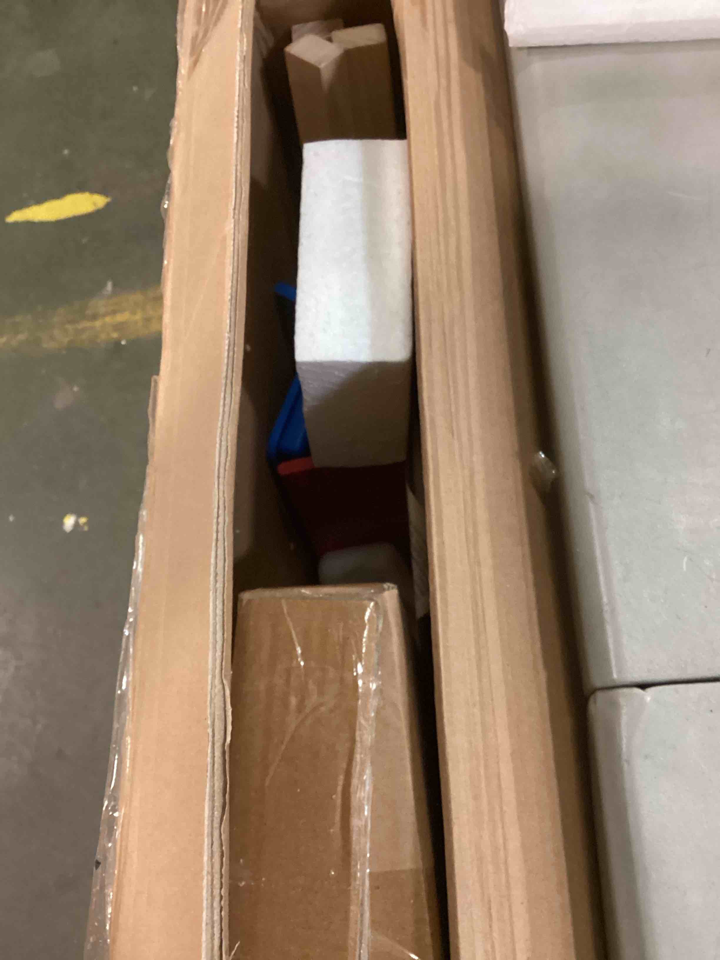 https://s3.amazonaws.com/lotting-images-prod/bidfta/BLU5845016_1710242451702.jpeg