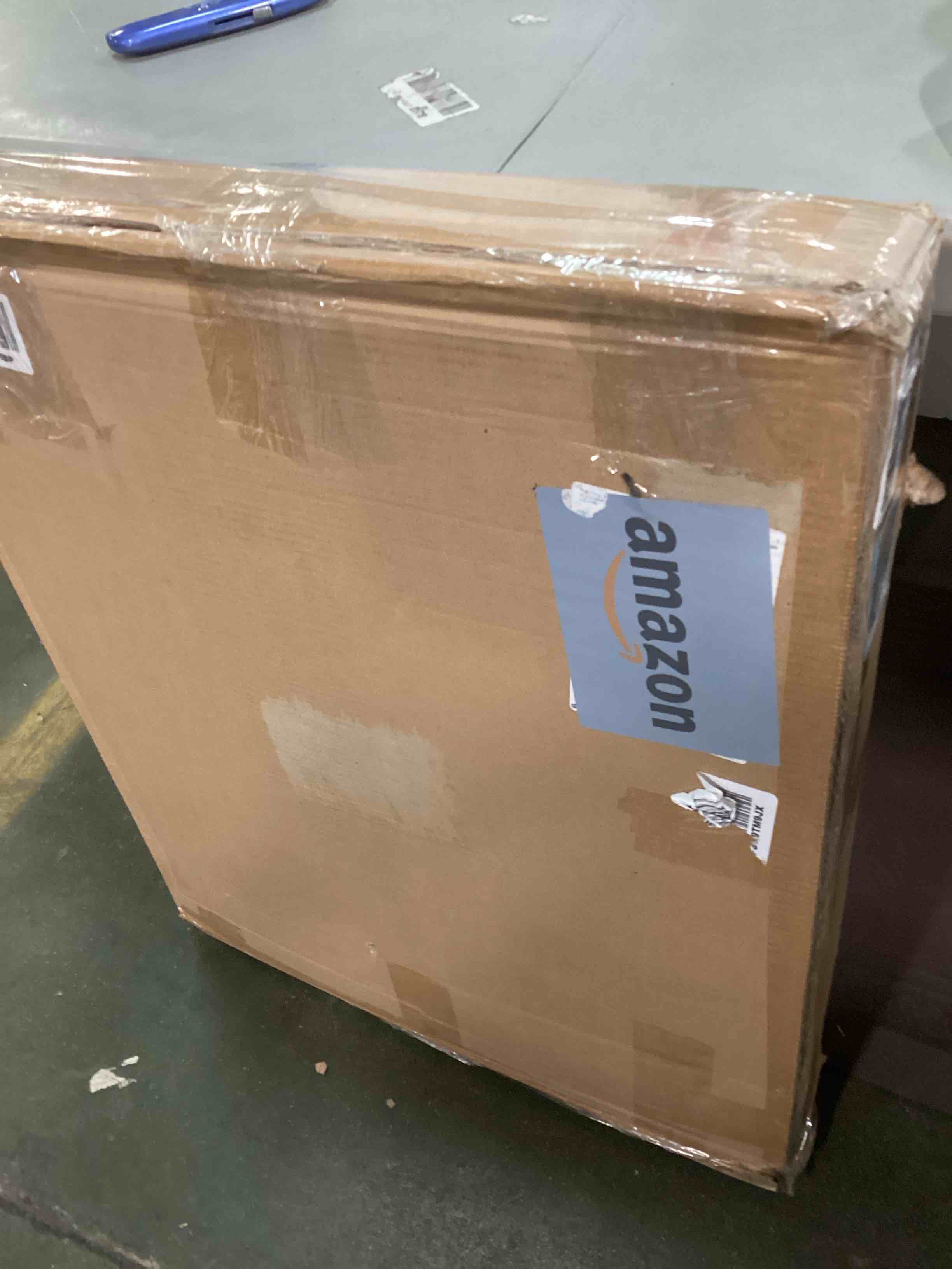 https://s3.amazonaws.com/lotting-images-prod/bidfta/BLU5845016_1710242494484.jpeg