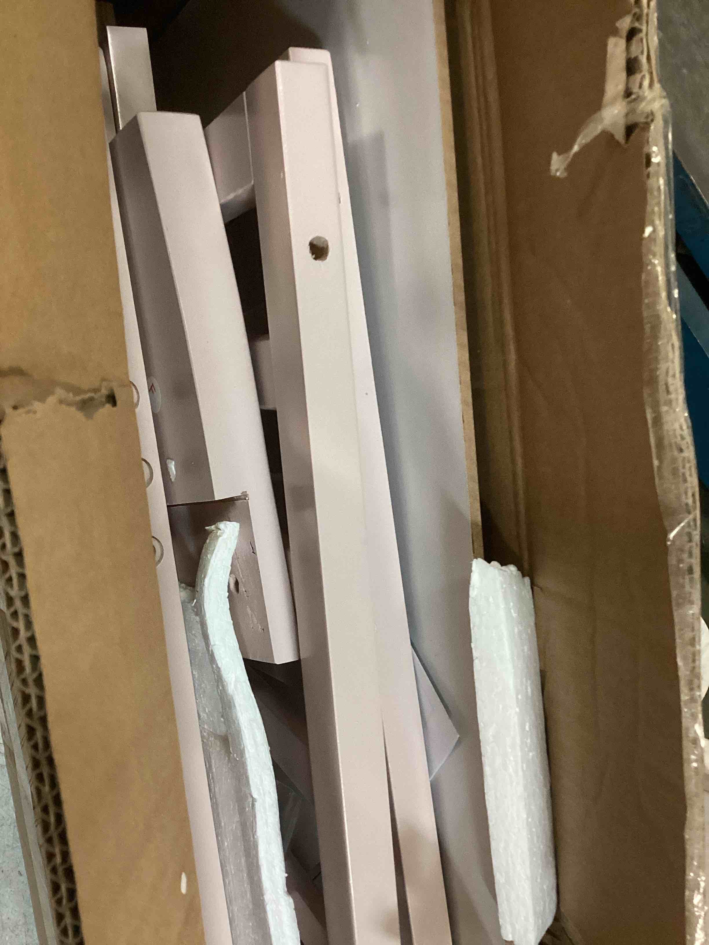 https://s3.amazonaws.com/lotting-images-prod/bidfta/BLU5845290_1710422416521.jpeg