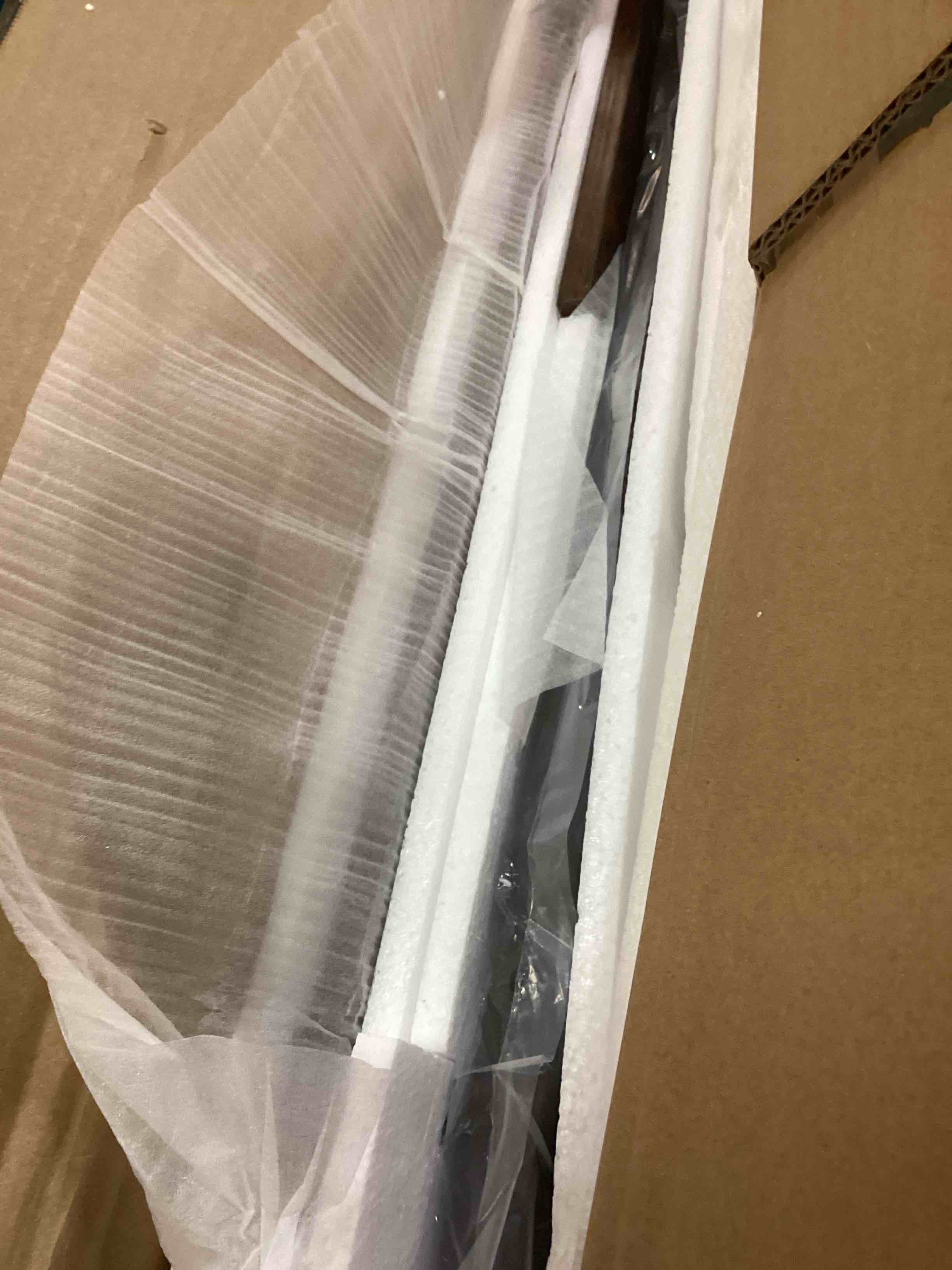 https://s3.amazonaws.com/lotting-images-prod/bidfta/BLU5845465_1710504976323.jpeg