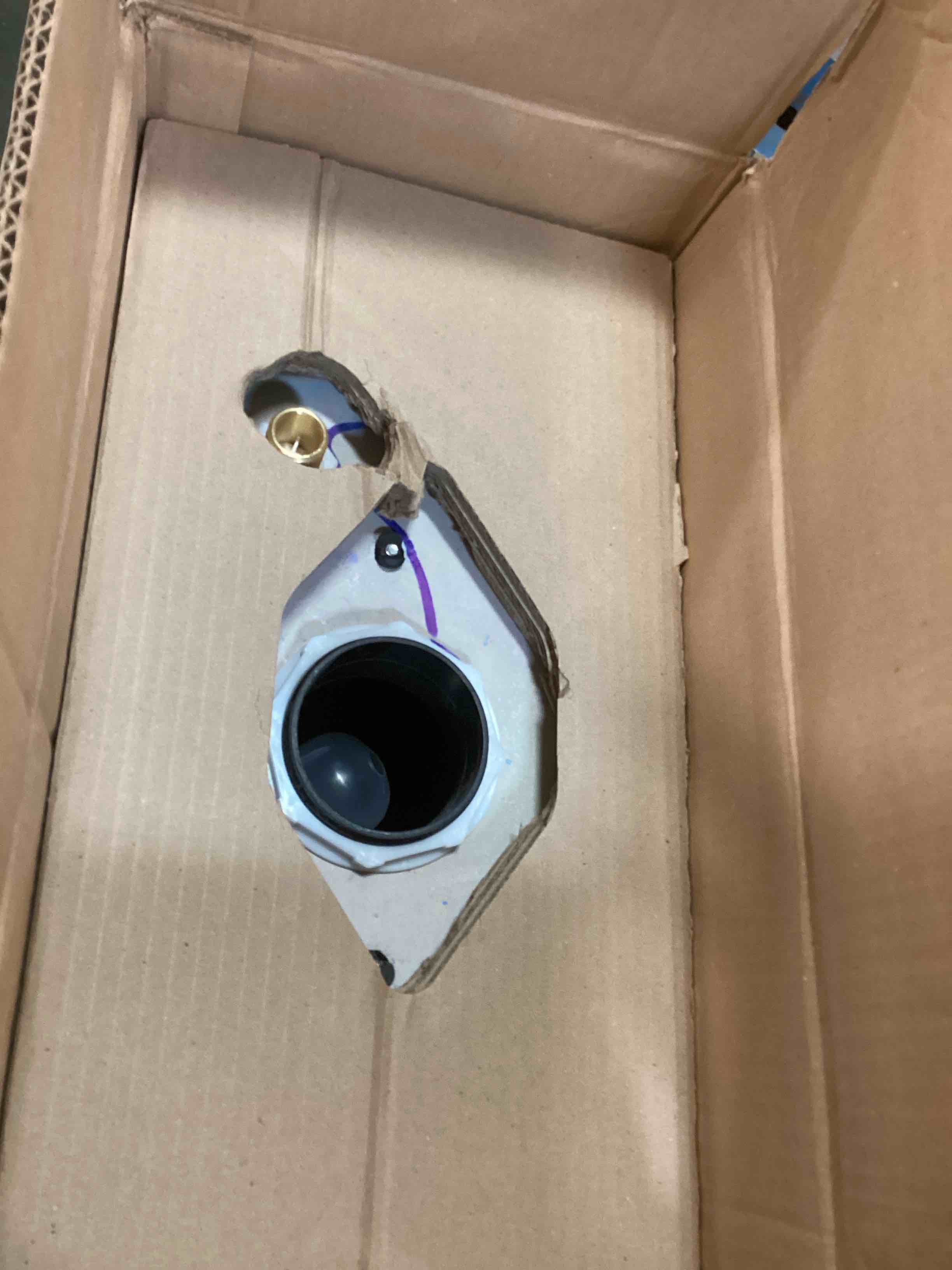 https://s3.amazonaws.com/lotting-images-prod/bidfta/BLU5845474_1710506750028.jpeg