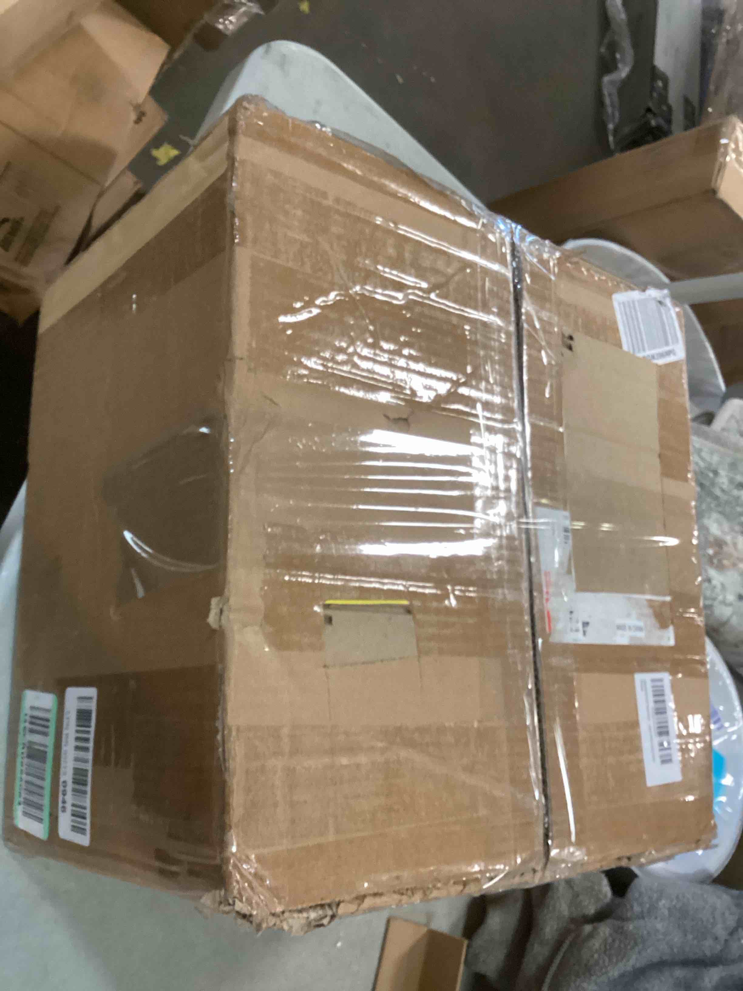 https://s3.amazonaws.com/lotting-images-prod/bidfta/BLU5845738_1710600757735.jpeg