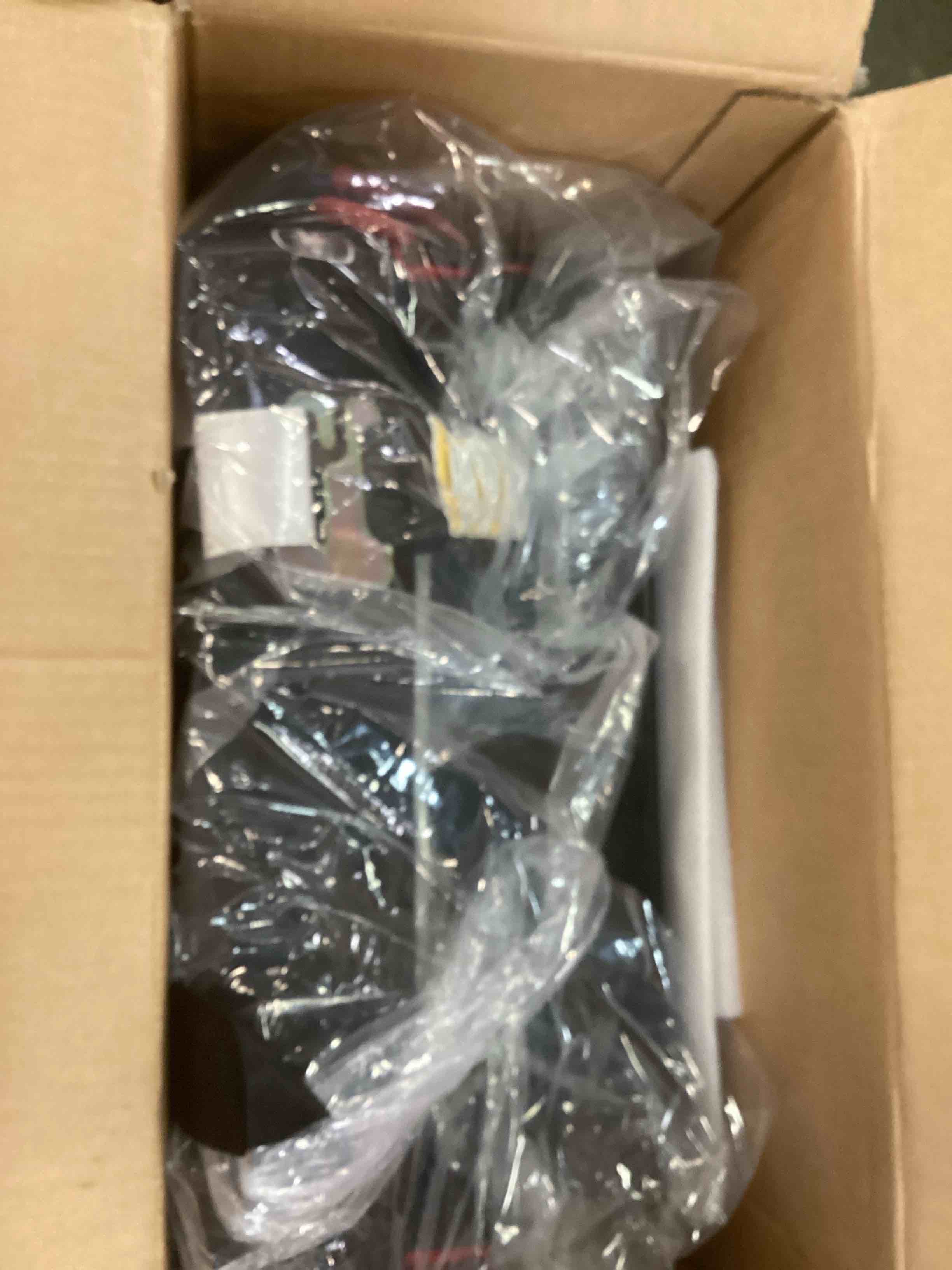 https://s3.amazonaws.com/lotting-images-prod/bidfta/BLU5845769_1710604291208.jpeg