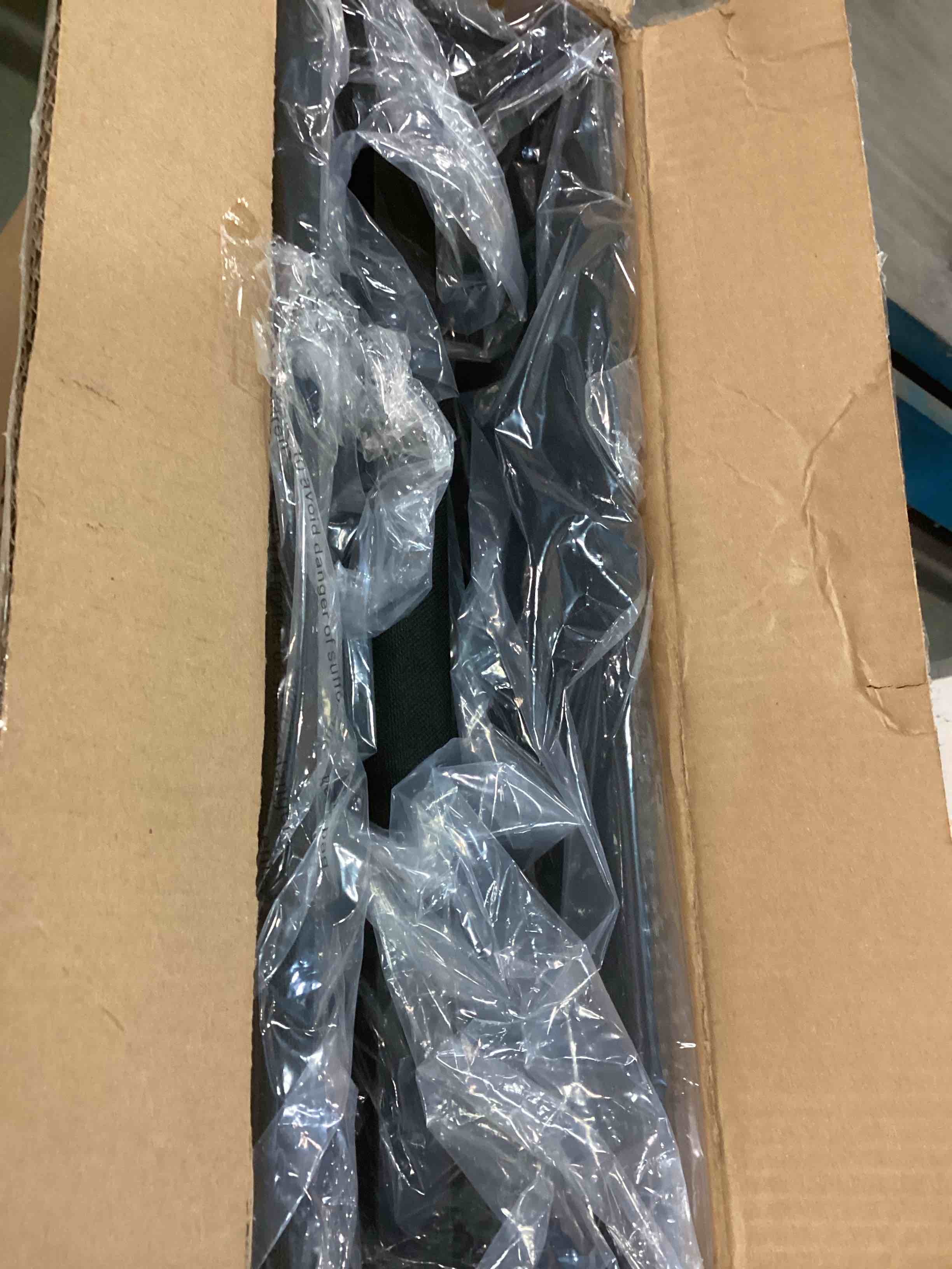 https://s3.amazonaws.com/lotting-images-prod/bidfta/BLU5845809_1710760228544.jpeg