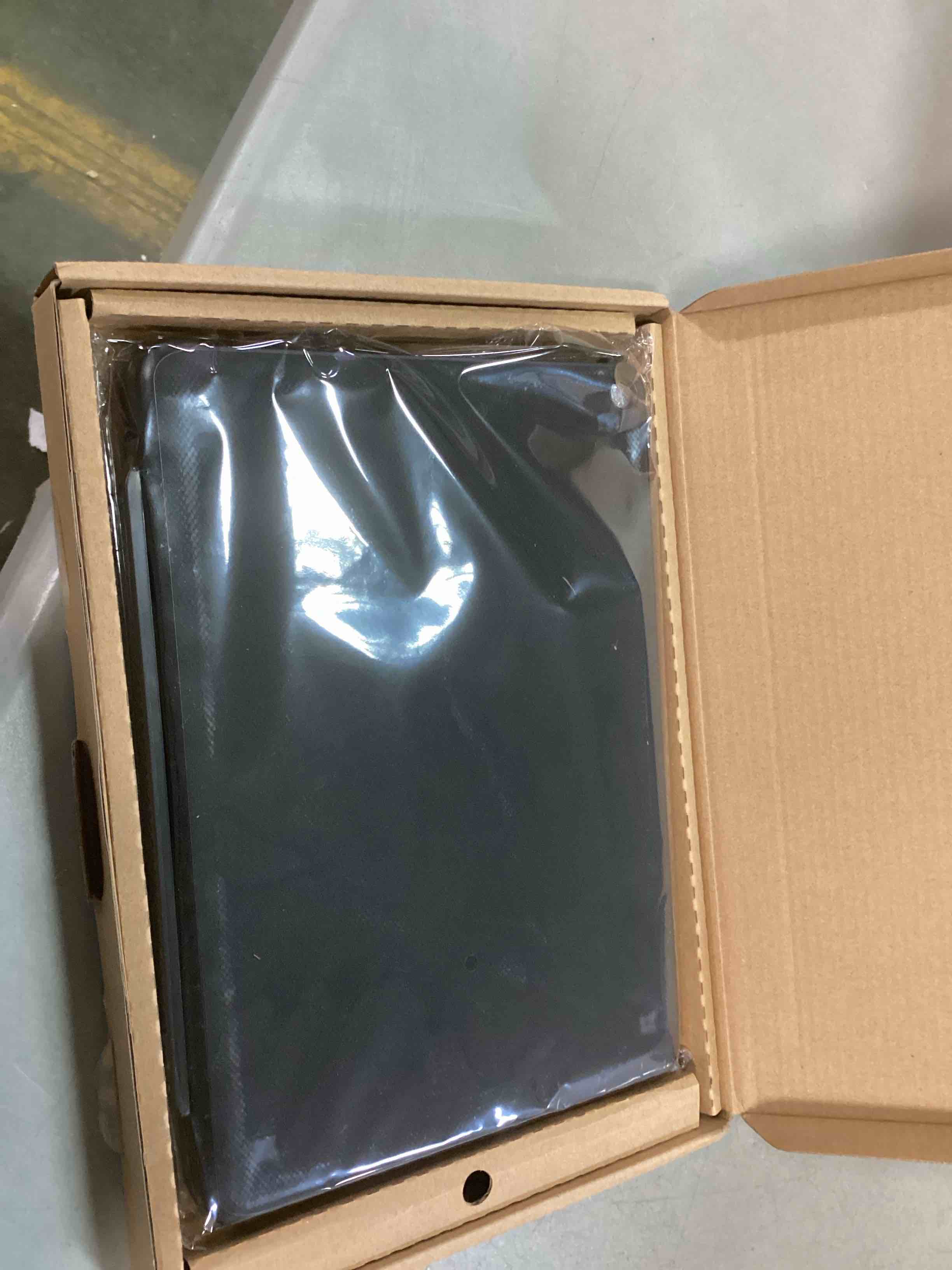 https://s3.amazonaws.com/lotting-images-prod/bidfta/BLU5845856_1710767171607.jpeg