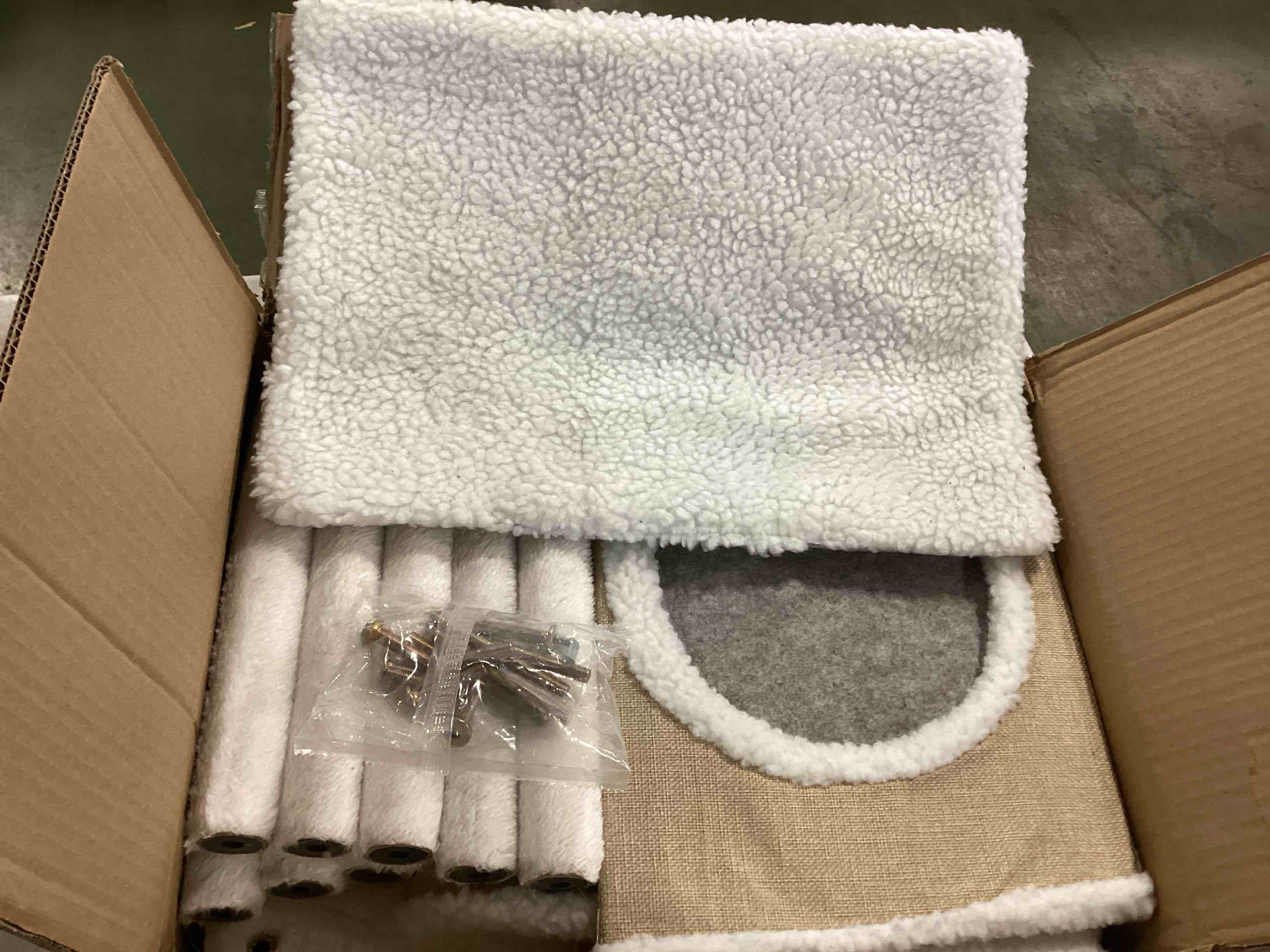 https://s3.amazonaws.com/lotting-images-prod/bidfta/BLU5849151_1709817648686.jpeg