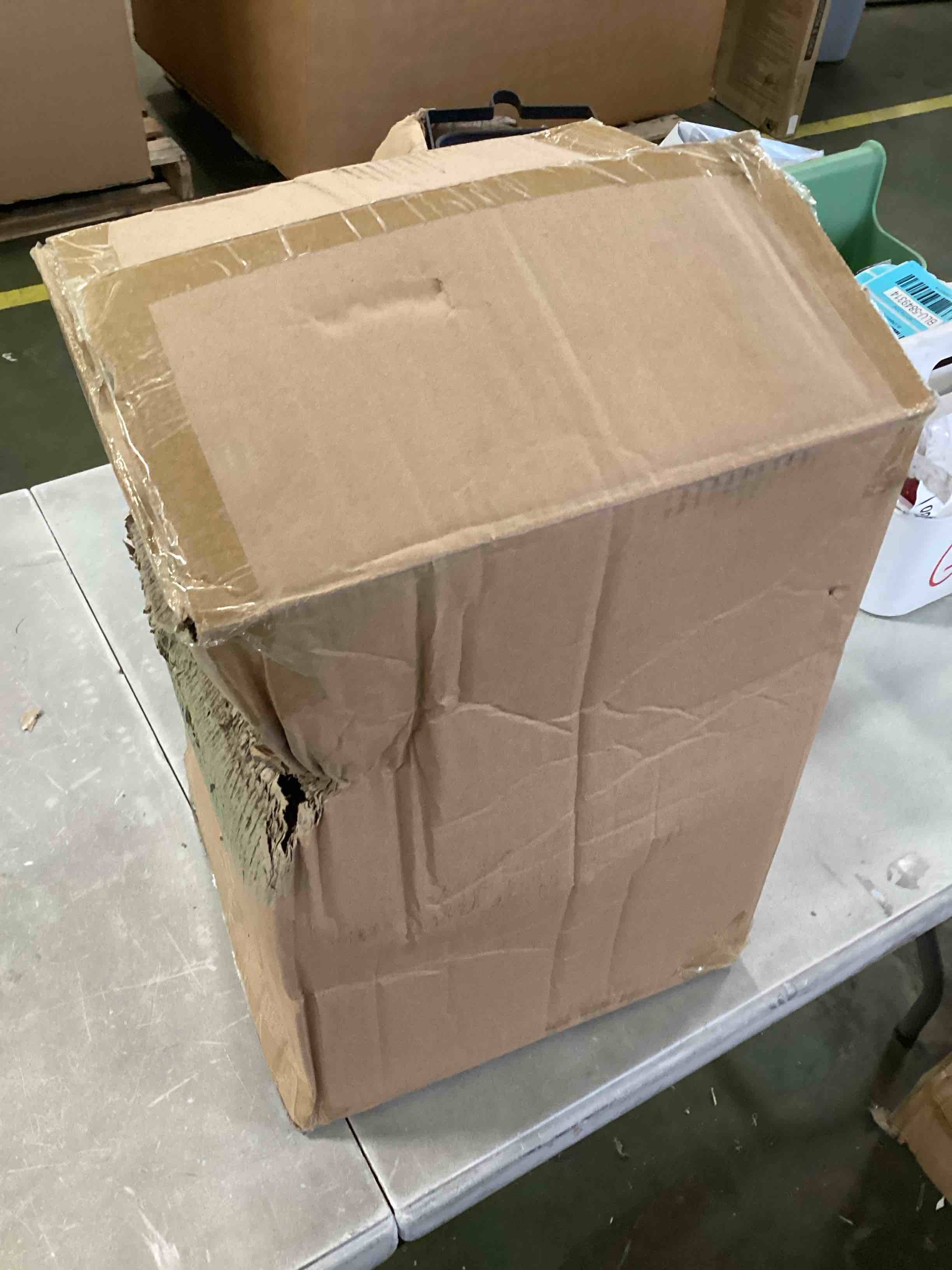 https://s3.amazonaws.com/lotting-images-prod/bidfta/BLU5849314_1709908506707.jpeg