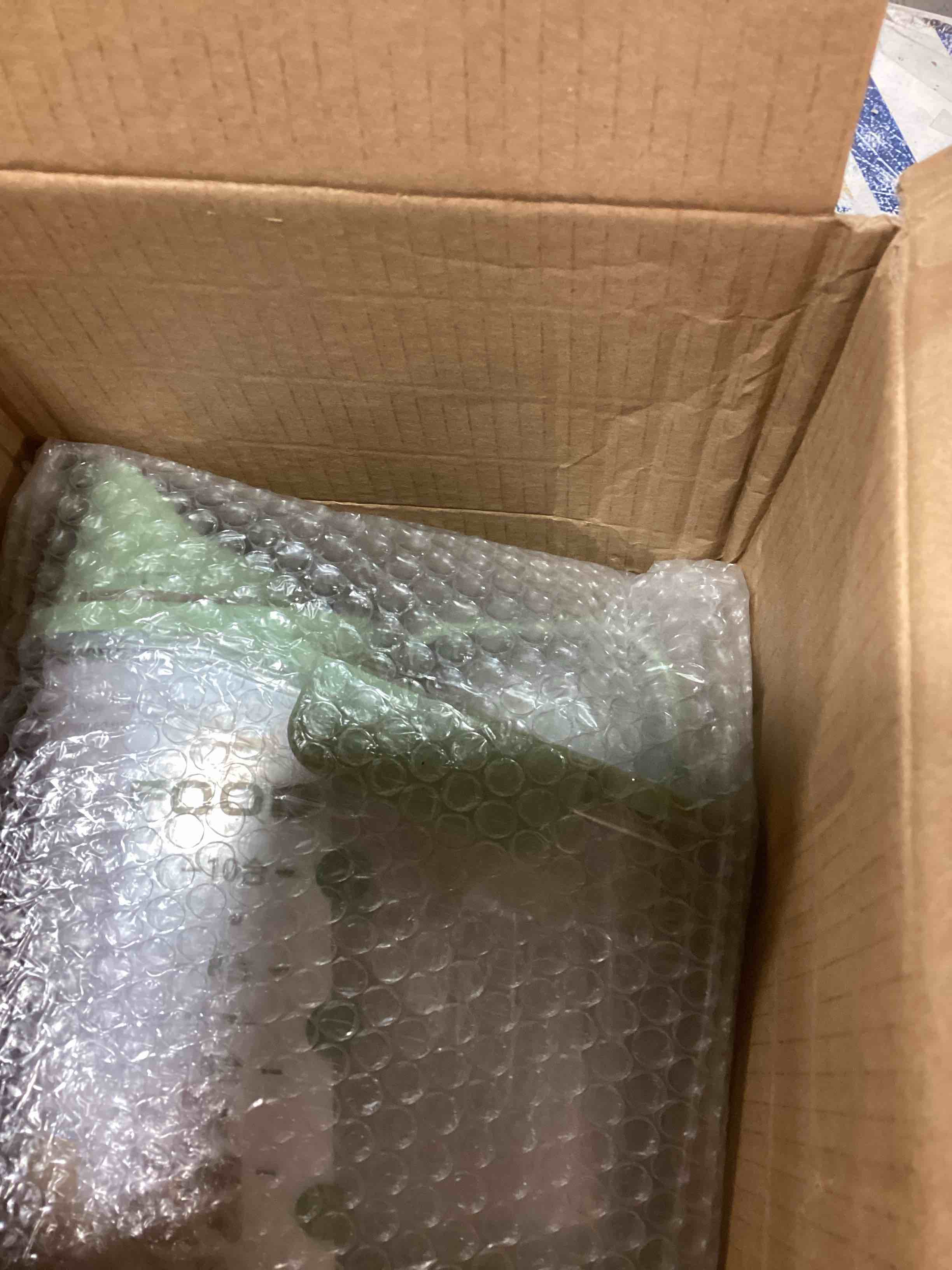 https://s3.amazonaws.com/lotting-images-prod/bidfta/BLU5849739_1710767828641.jpeg