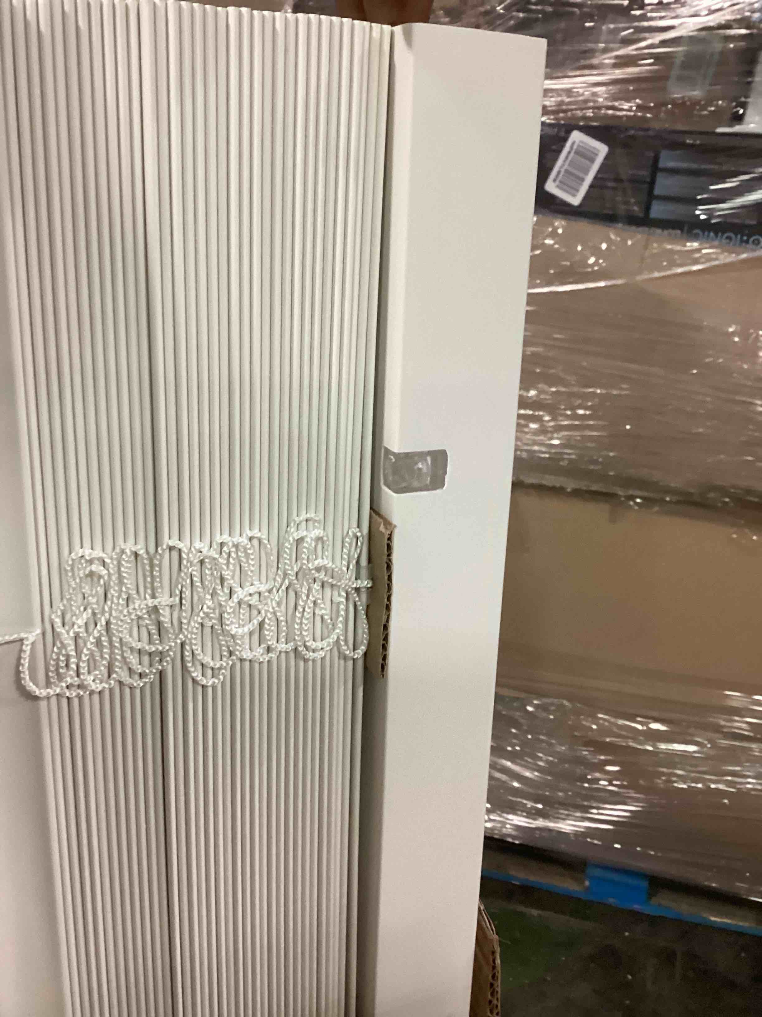 https://s3.amazonaws.com/lotting-images-prod/bidfta/BLU5849867_1710852846538.jpeg