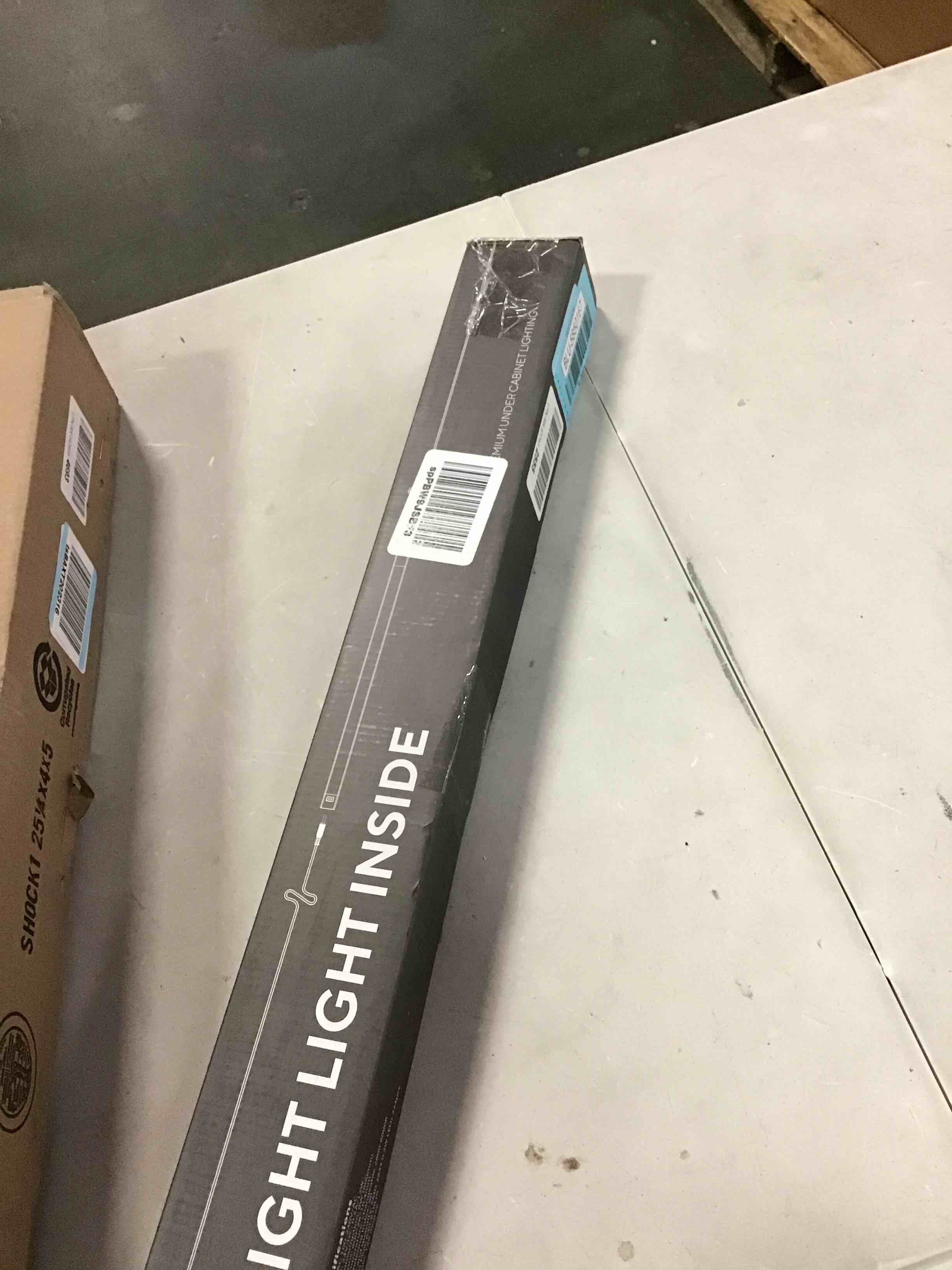 https://s3.amazonaws.com/lotting-images-prod/bidfta/BLU5850167_1711120118928.jpeg