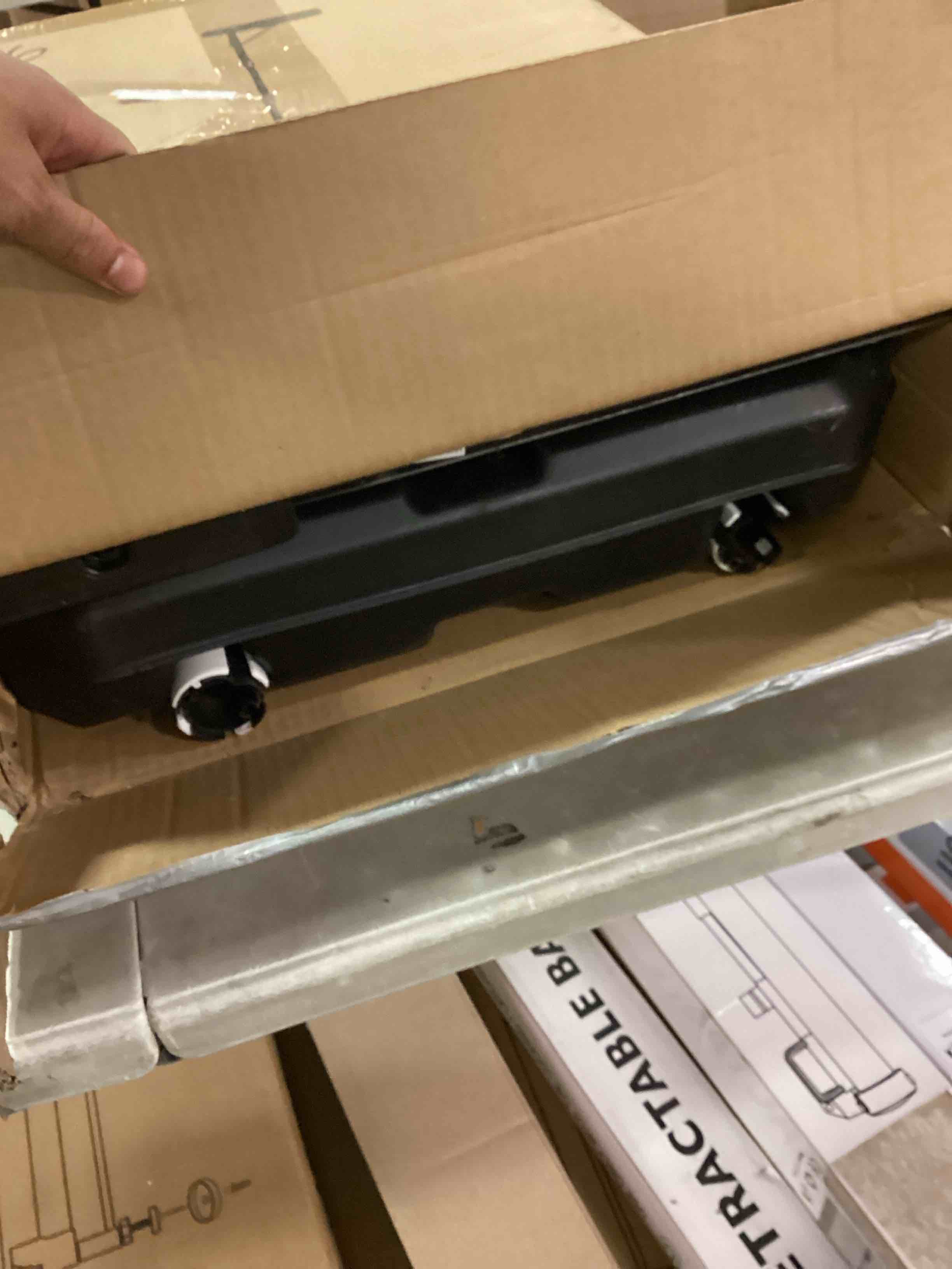 https://s3.amazonaws.com/lotting-images-prod/bidfta/BLU5850319_1711483636660.jpeg