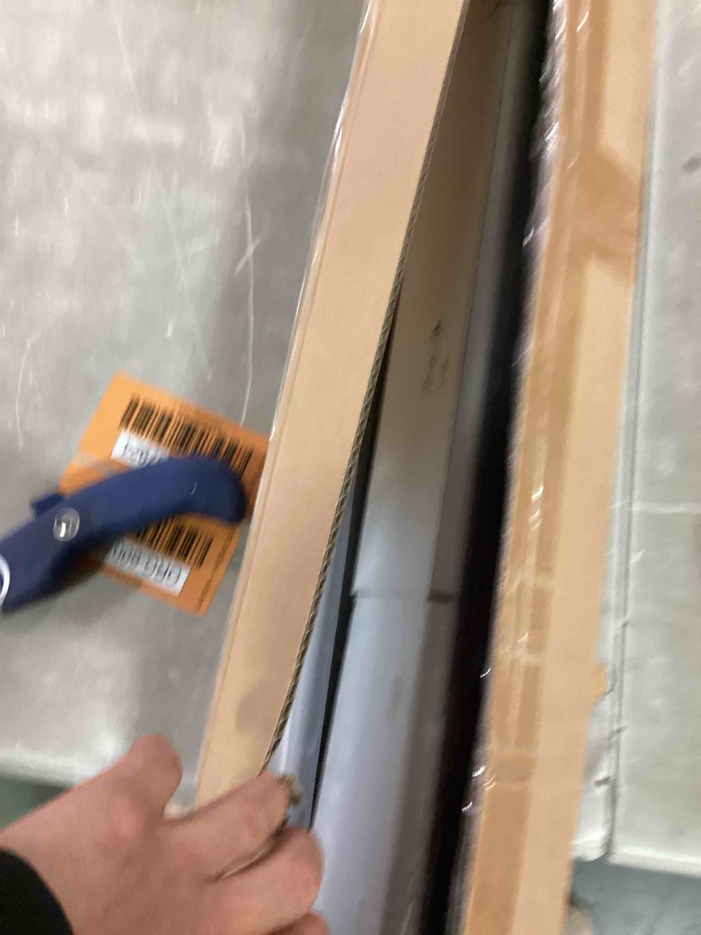 https://s3.amazonaws.com/lotting-images-prod/bidfta/BLU5850327_1711484742453.jpeg