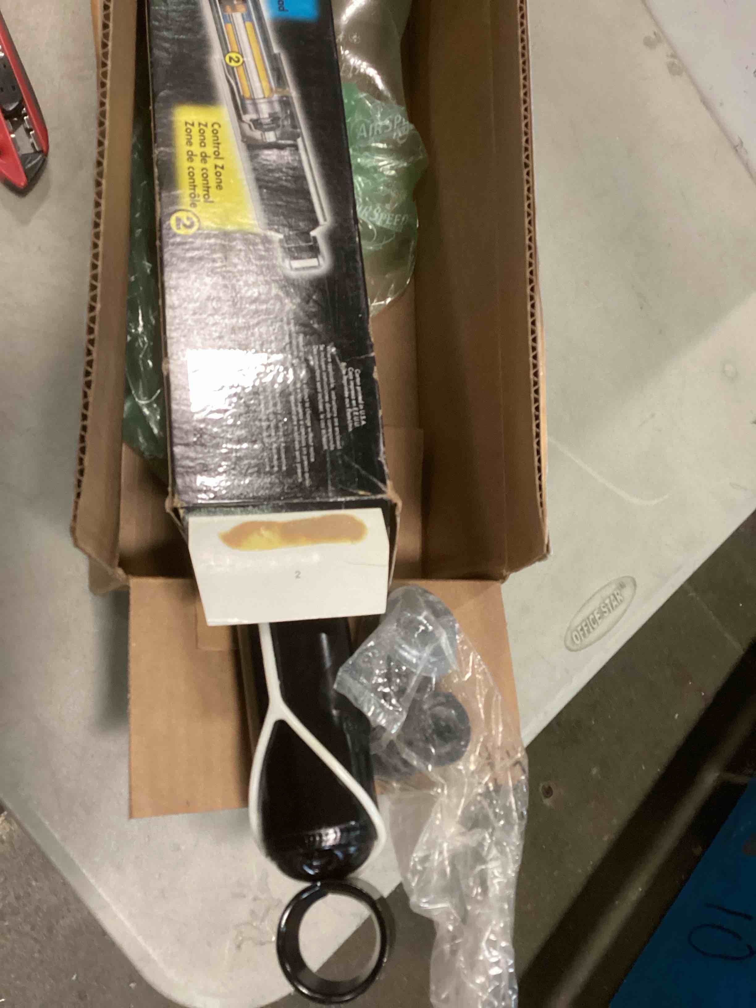 https://s3.amazonaws.com/lotting-images-prod/bidfta/BLU5852069_1703341815123.jpeg