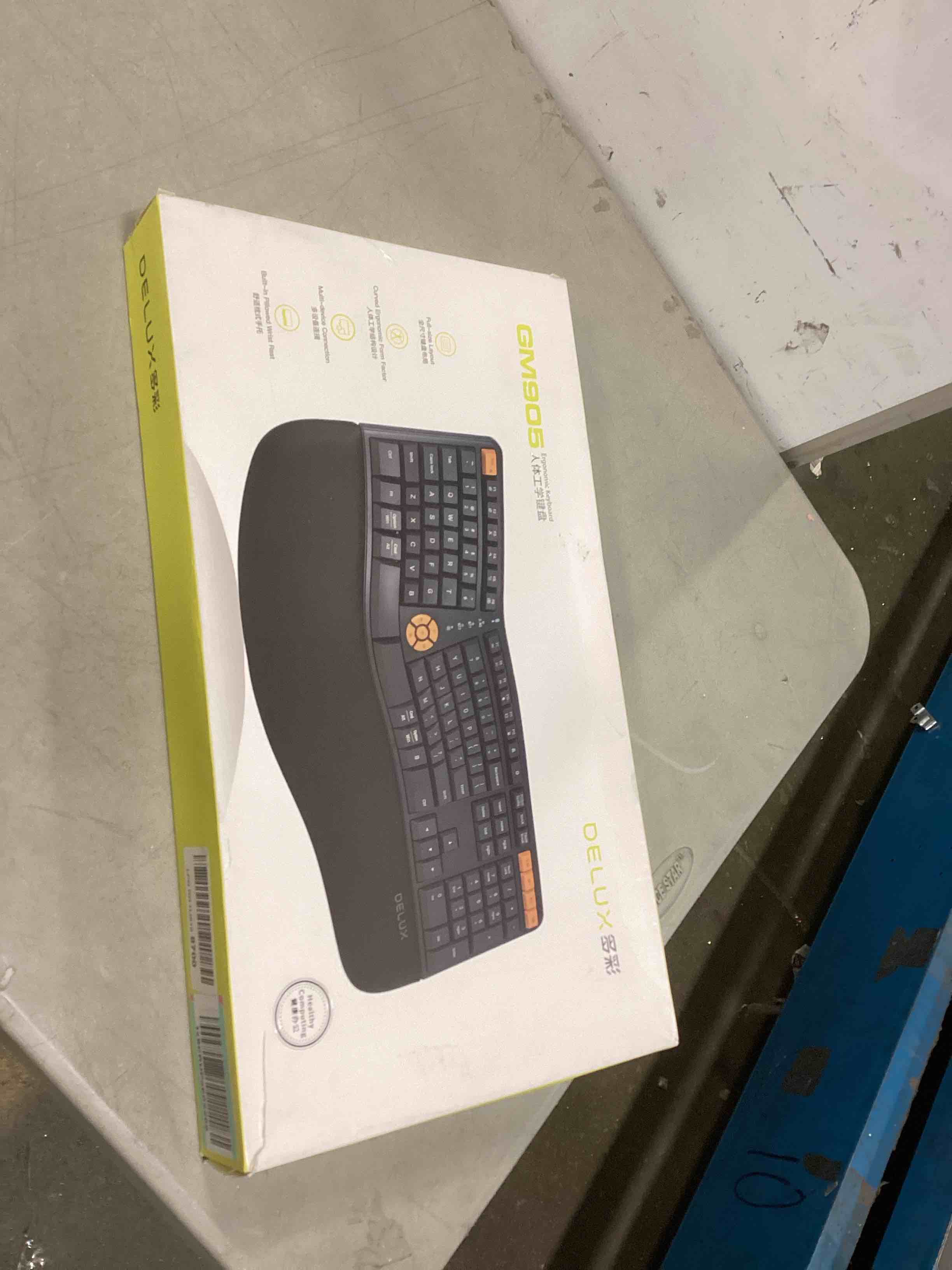 https://s3.amazonaws.com/lotting-images-prod/bidfta/BLU5852140_1703352067981.jpeg