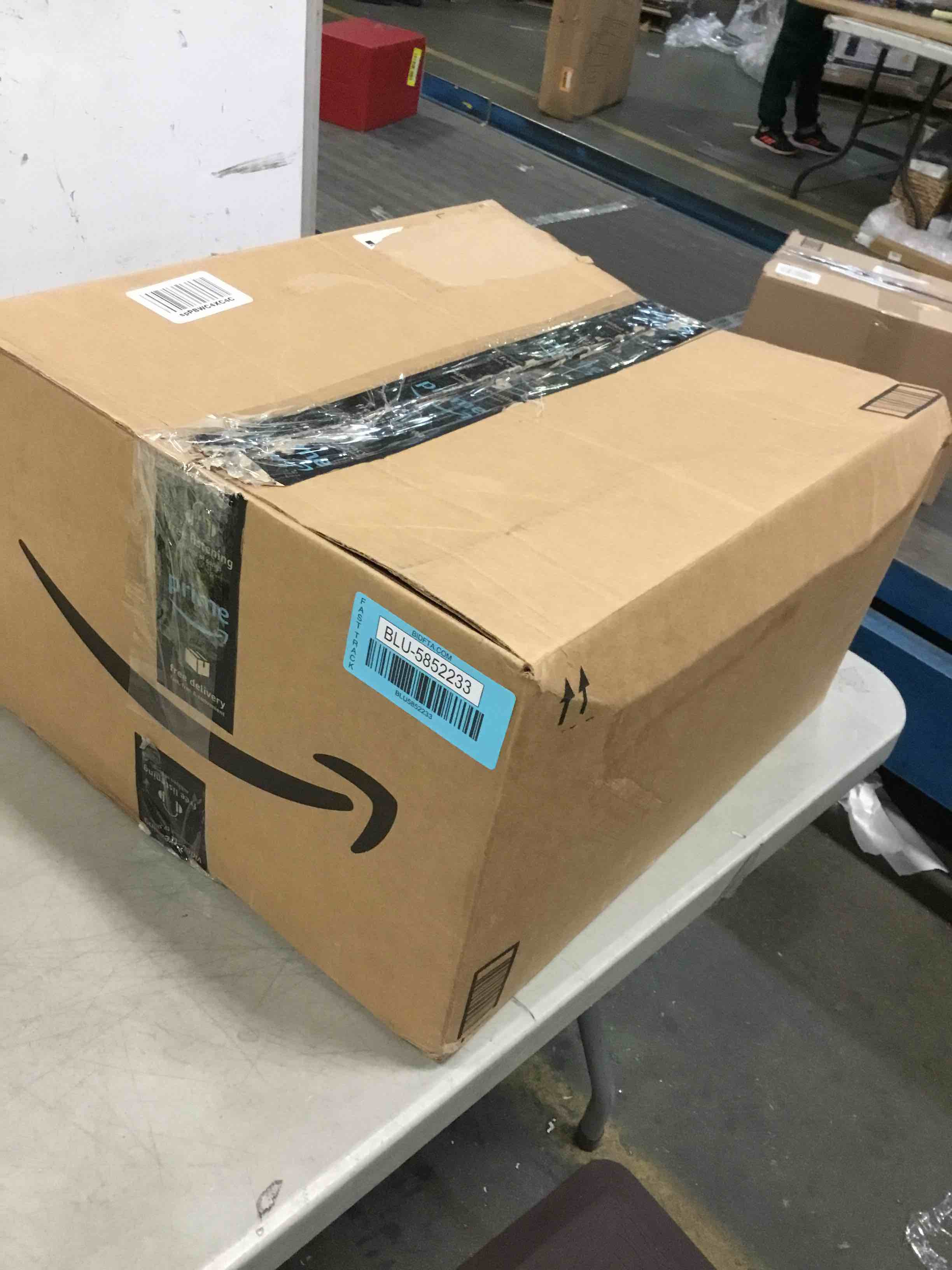 https://s3.amazonaws.com/lotting-images-prod/bidfta/BLU5852233_1703593193000.jpeg