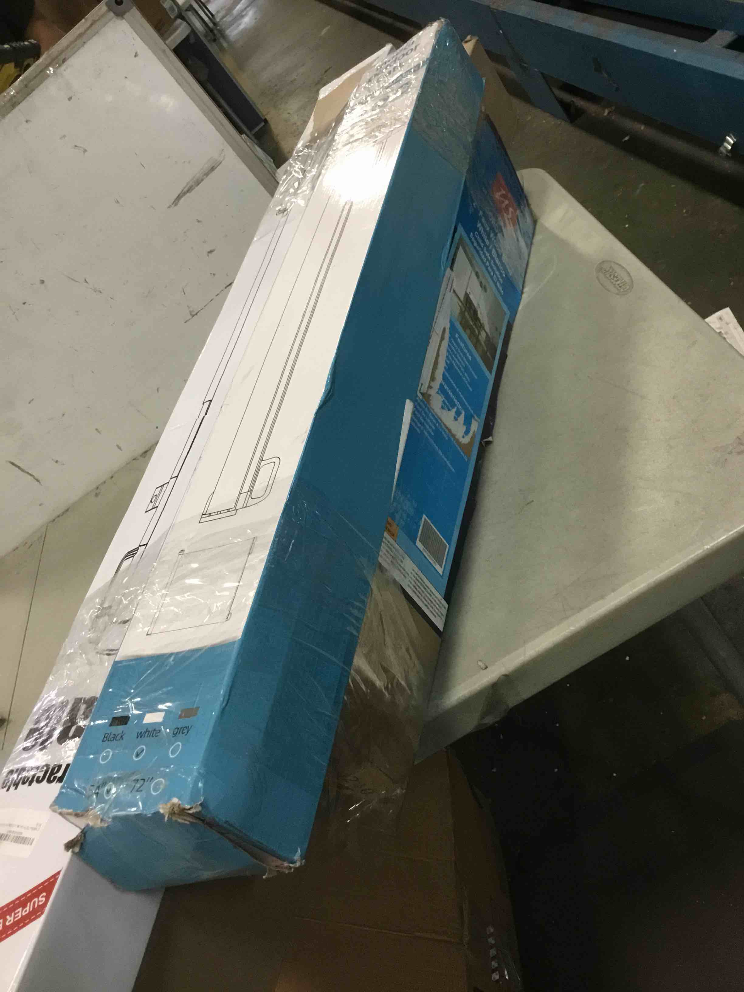 https://s3.amazonaws.com/lotting-images-prod/bidfta/BLU5852352_1703609884530.jpeg