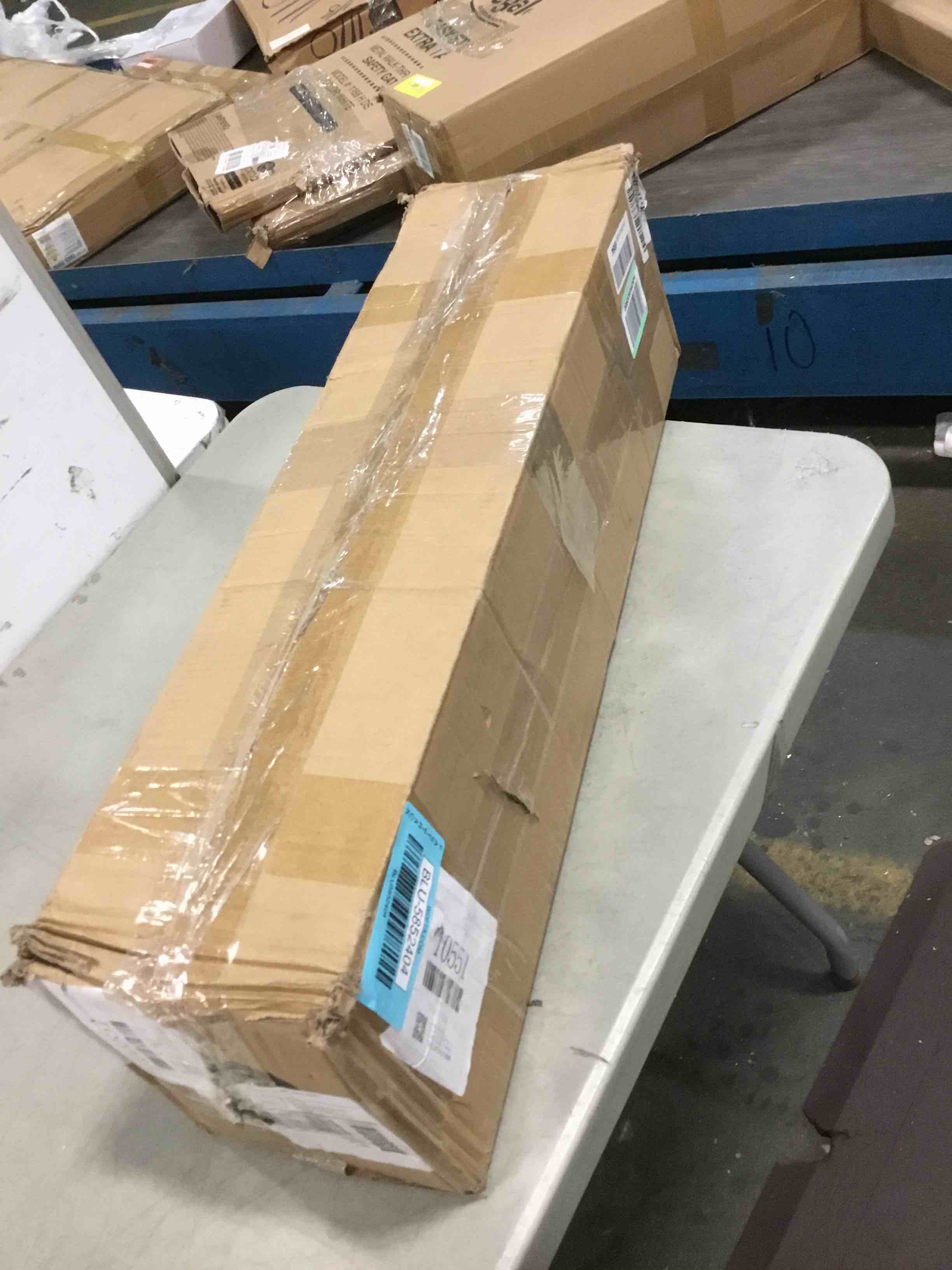https://s3.amazonaws.com/lotting-images-prod/bidfta/BLU5852404_1703622534415.jpeg