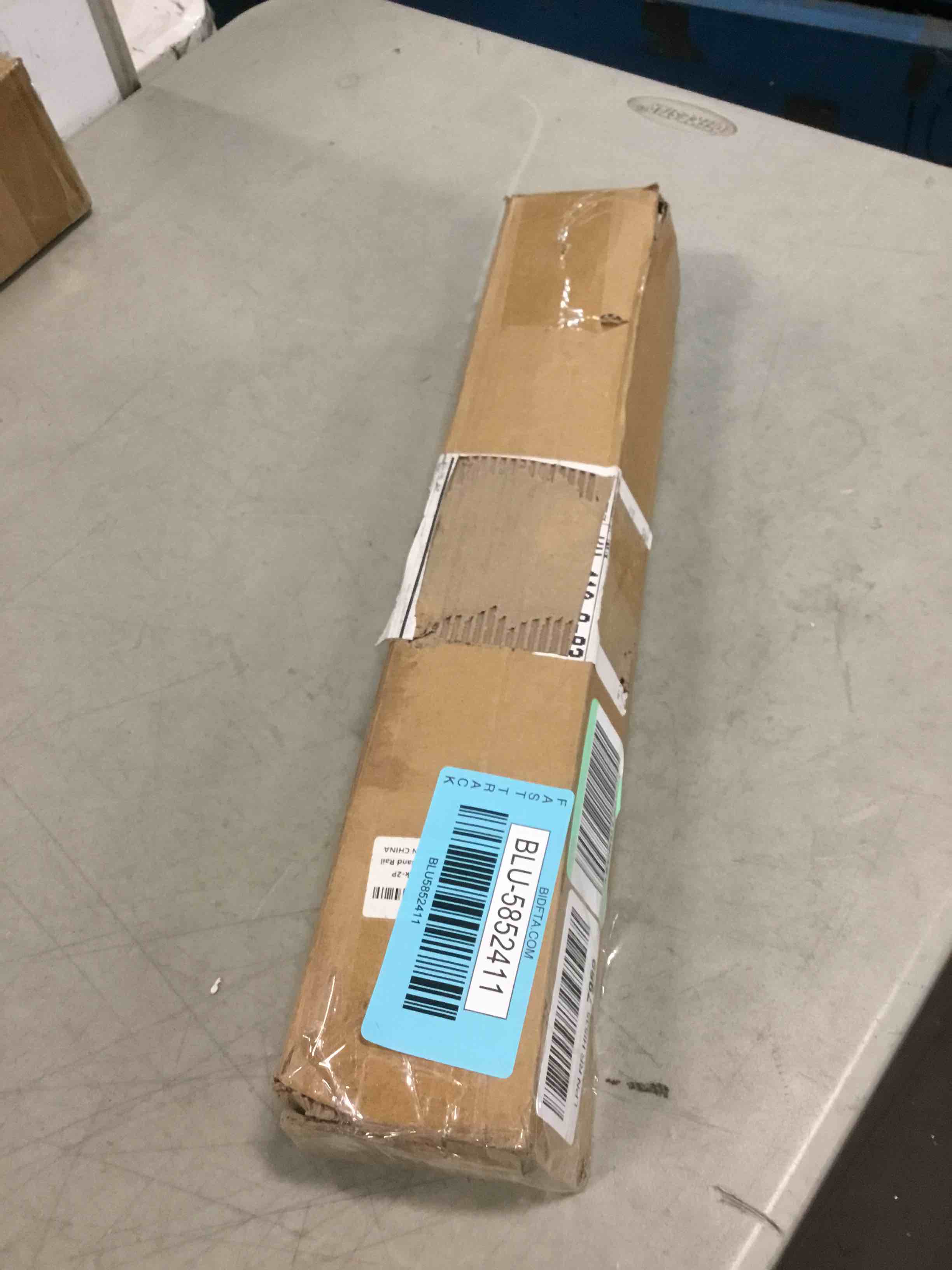 https://s3.amazonaws.com/lotting-images-prod/bidfta/BLU5852411_1703623439998.jpeg