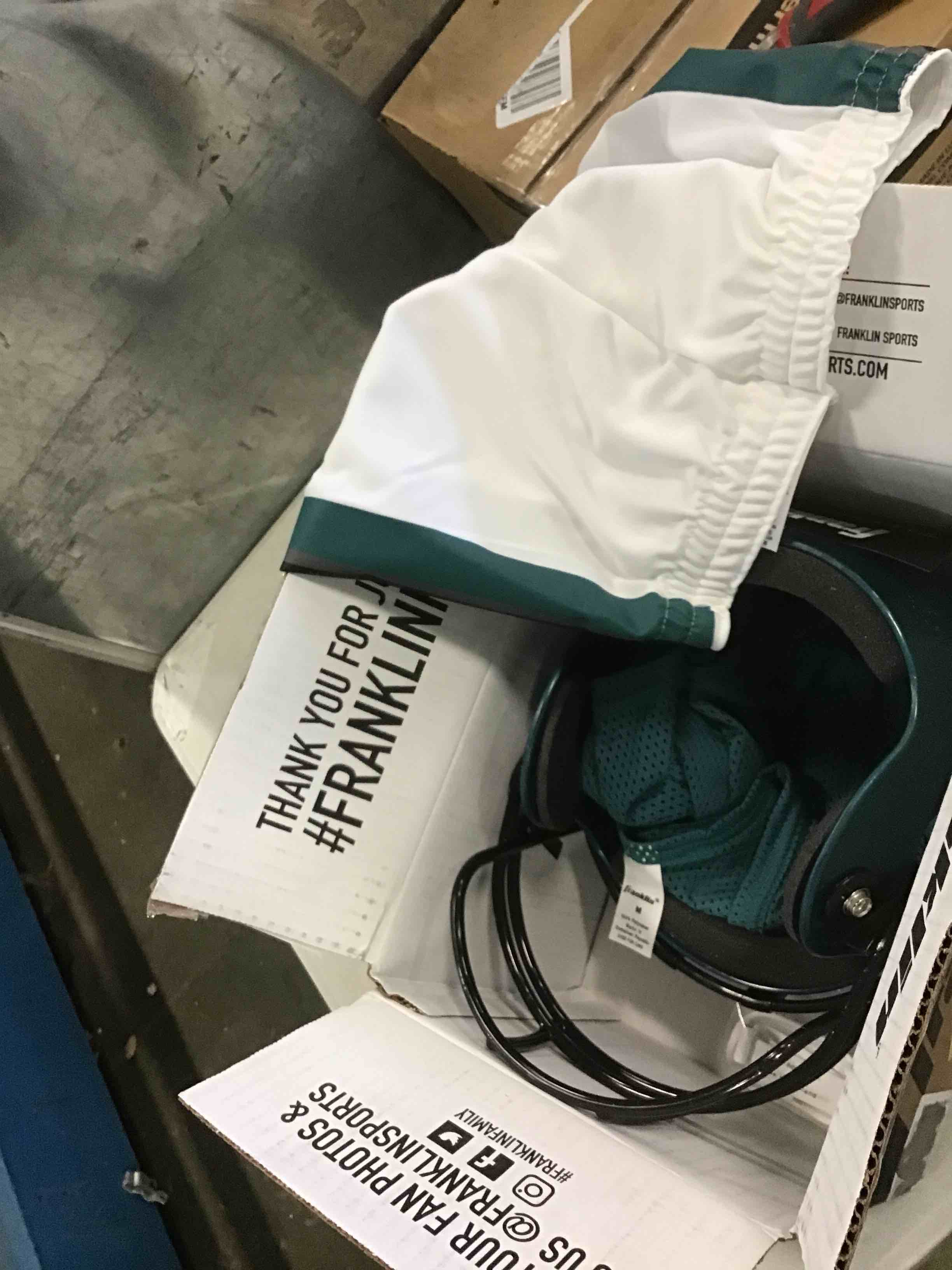 https://s3.amazonaws.com/lotting-images-prod/bidfta/BLU5852613_1703705462008.jpeg
