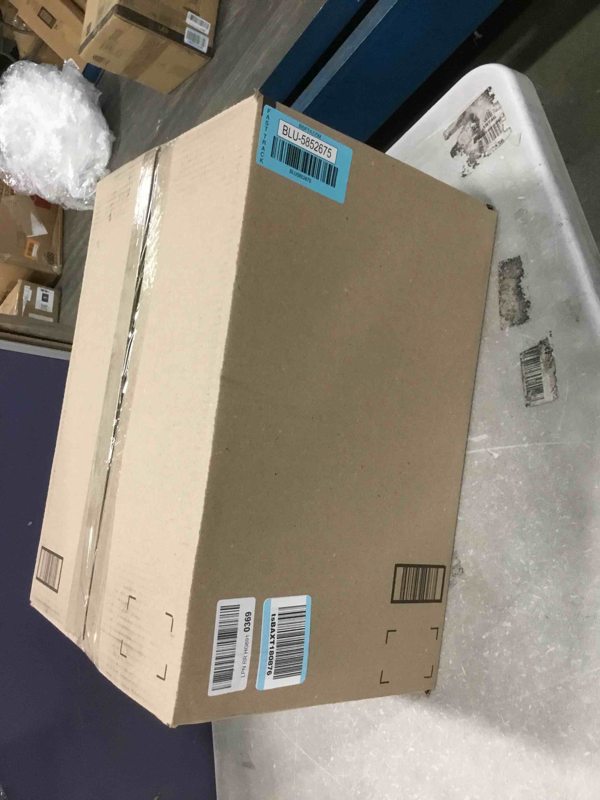 https://s3.amazonaws.com/lotting-images-prod/bidfta/BLU5852675_1703765593144.jpeg